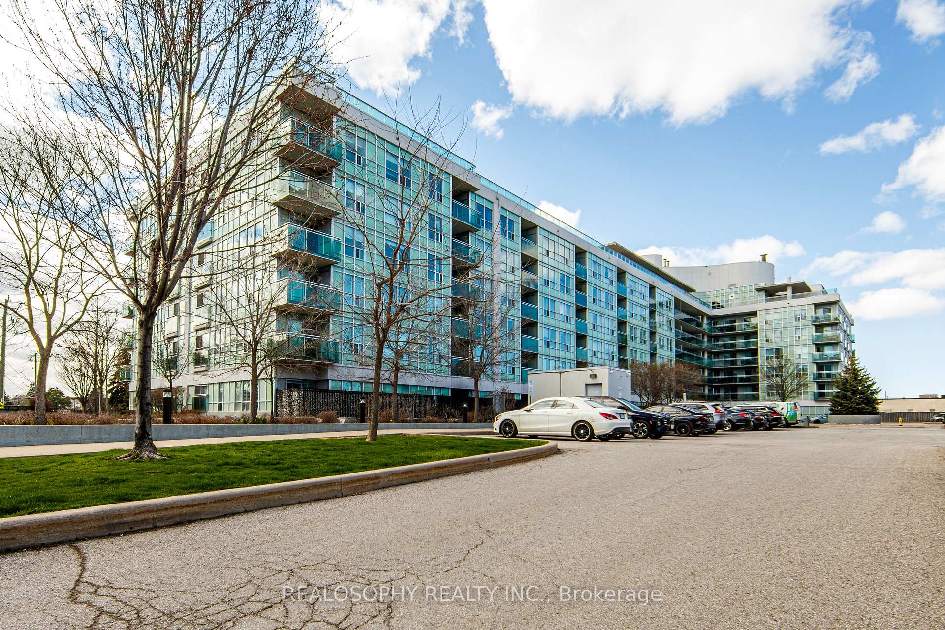 421 - 60 Fairfax Crescent Toronto Ontario Canada Sale residential Heather Mackenzie Skybound Realty, Brokerage