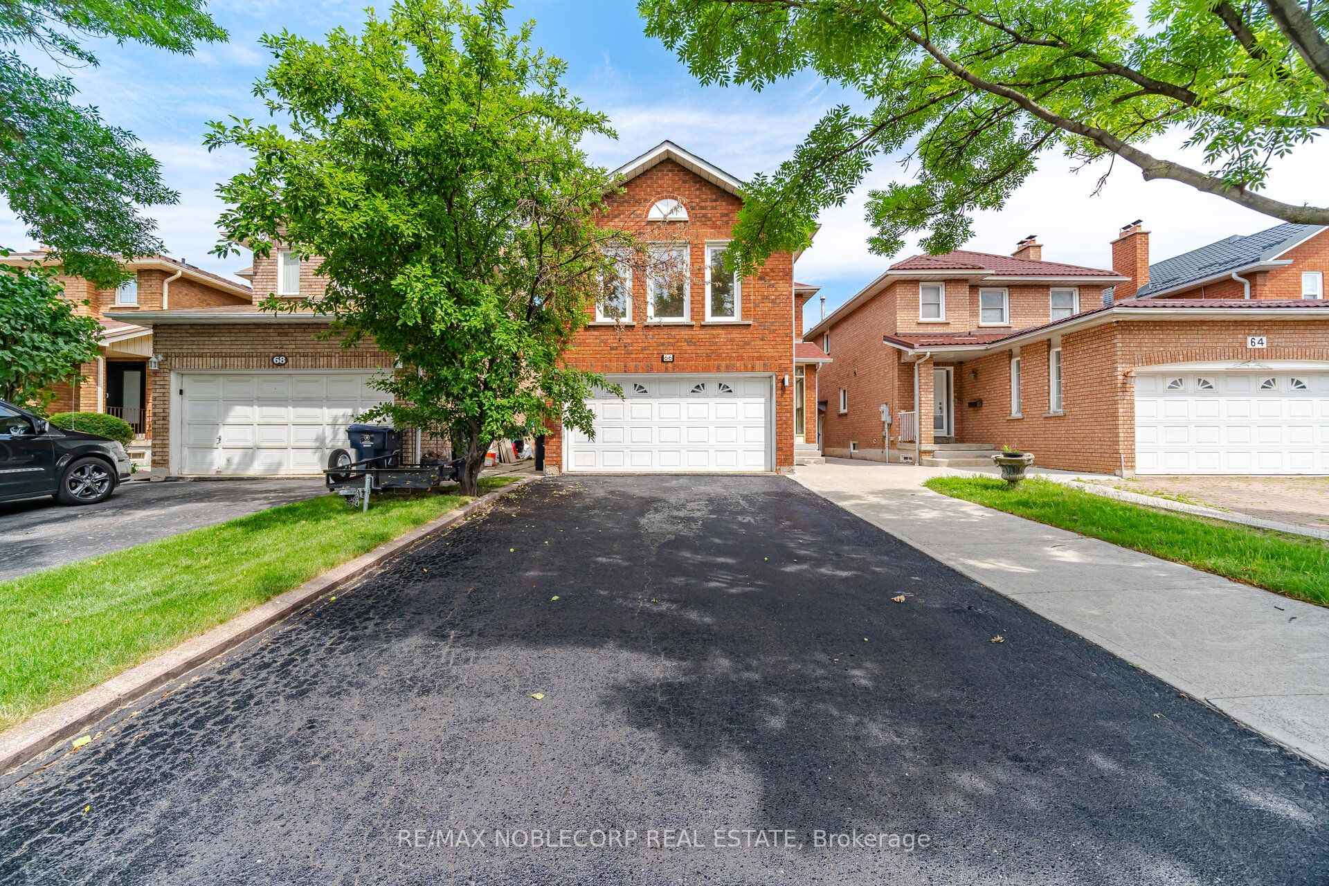 66 Cinrickbar Drive Toronto Ontario Canada Sale residential Maria Bifolchi Re/Max Noblecorp Real Estate, Brokerge*