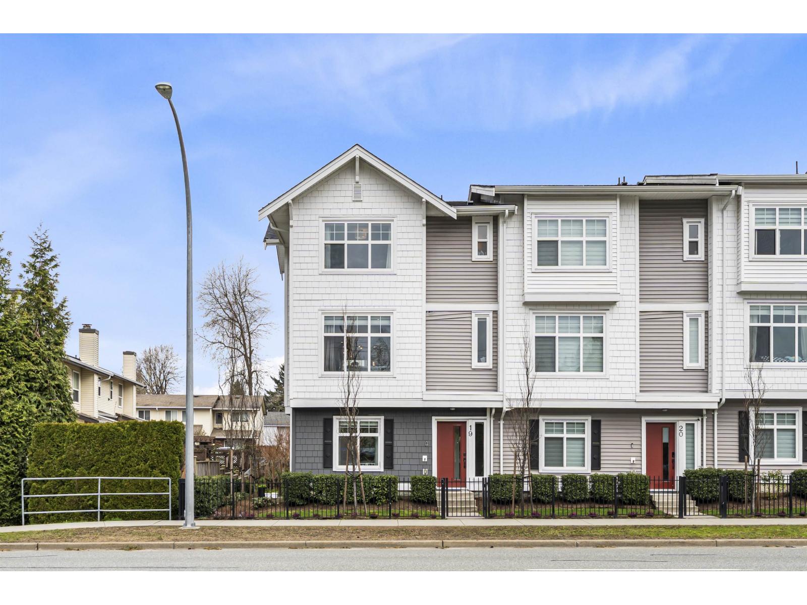 19 2033 MCKENZIE ROAD Abbotsford British Columbia Canada Sale residential Peter Skrzyniarz HOMELIFE ADVANTAGE REALTY LTD,