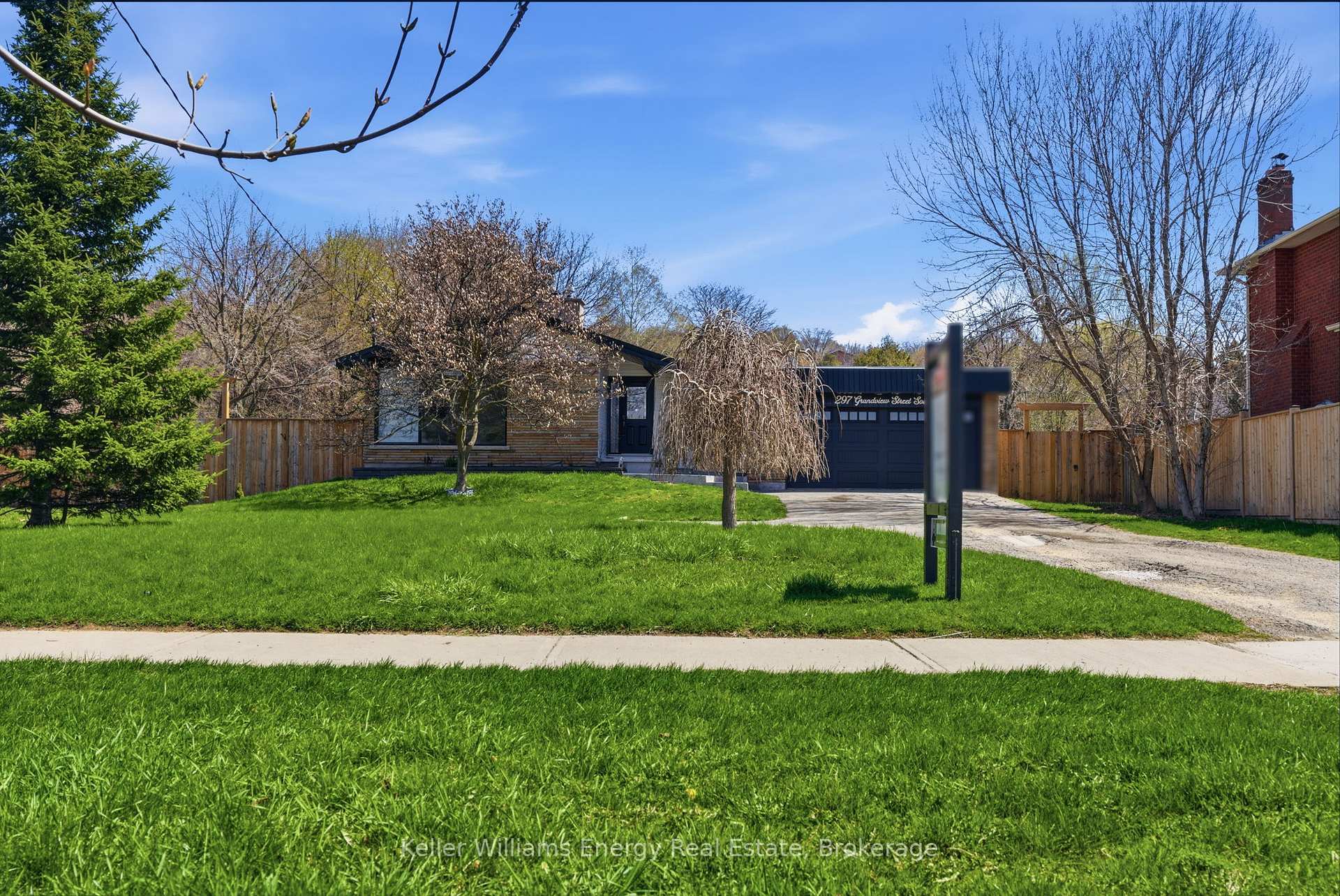 297 Grandview Street S Oshawa Ontario Canada Sale residential Mike McMahon Right at Home Realty, Brokerage*