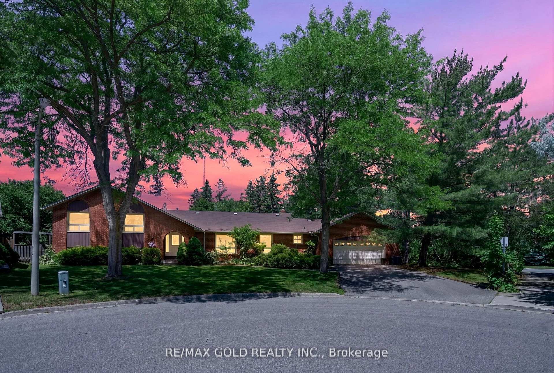 14 Cairnmore Court Brampton Ontario Canada Sale residential Nancy Richards Royal LePage Signature Realty, Brokerage