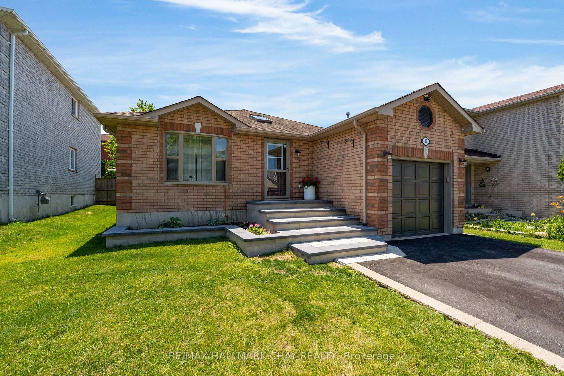 17 Benjamin Lane Barrie Ontario Canada Sale residential Jason Gavadza Keller Williams Referred Urban Realty, Brokerage*