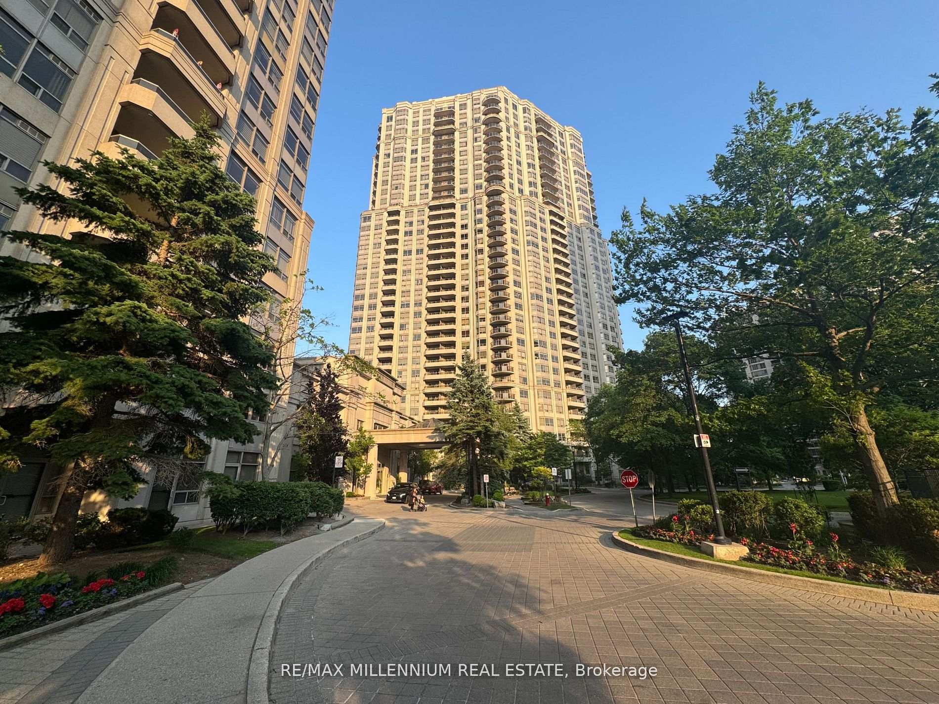 423 - 25 Kingsbridge Garden Circle Mississauga Ontario Canada Rent residential Bass Sivalingam RE/MAX Millennium Real Estate, Brokerage*
