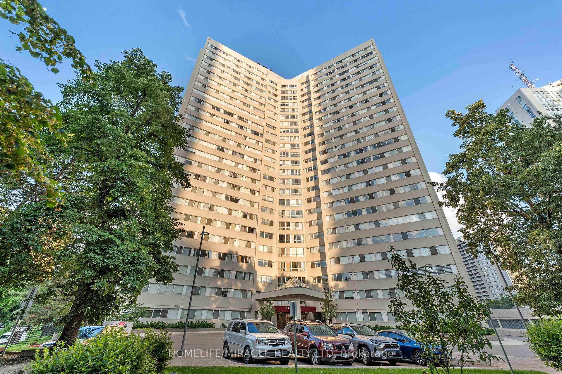202 - 3700 Kaneff Crescent N Mississauga Ontario Canada Sale residential Navdeep Gill HomeLife/Miracle Realty Ltd, Brokerage *