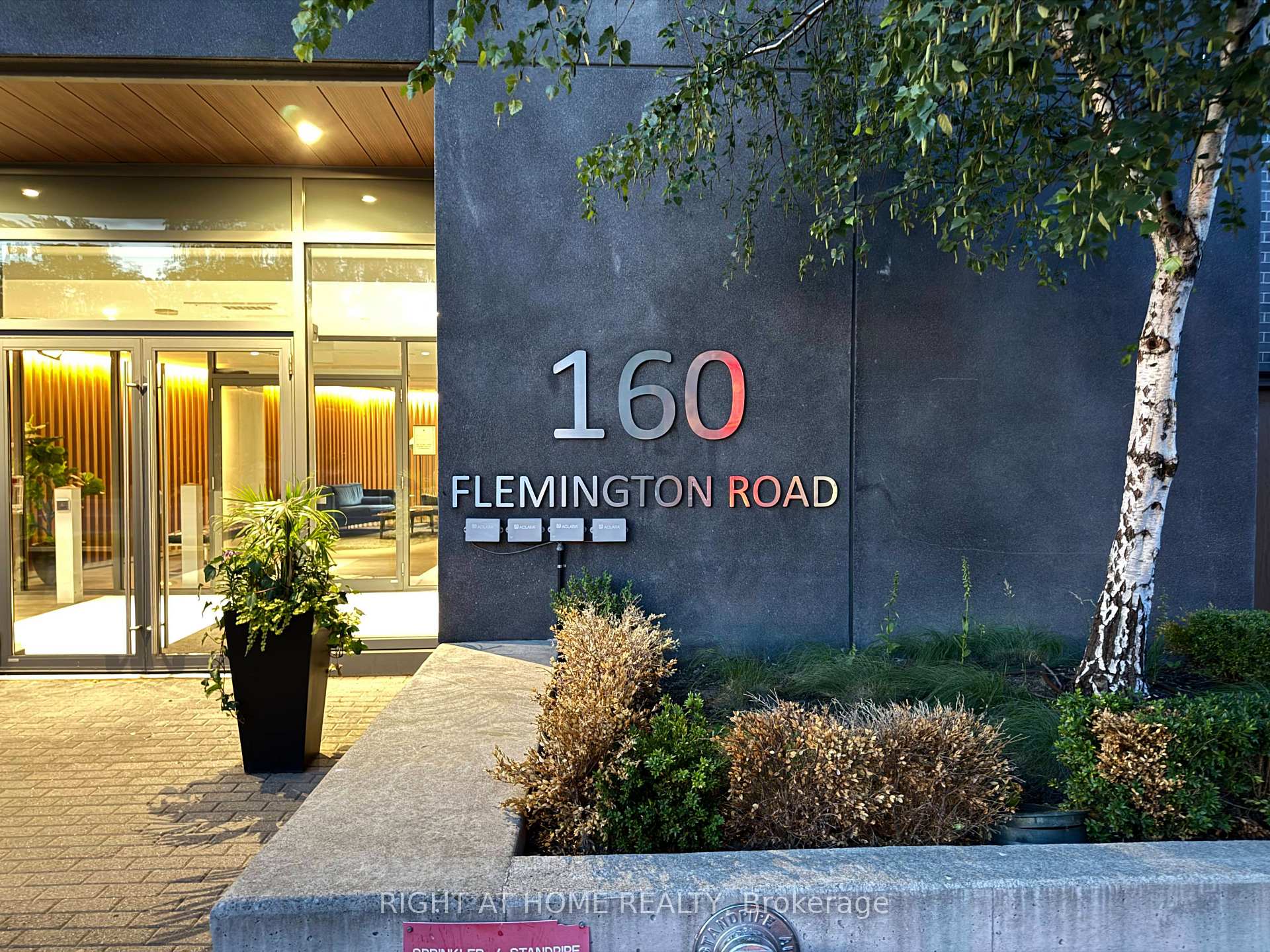 1022 - 160 Flemington Road Toronto Ontario Canada Rent residential Fari Madani Right at Home Realty, Brokerage*