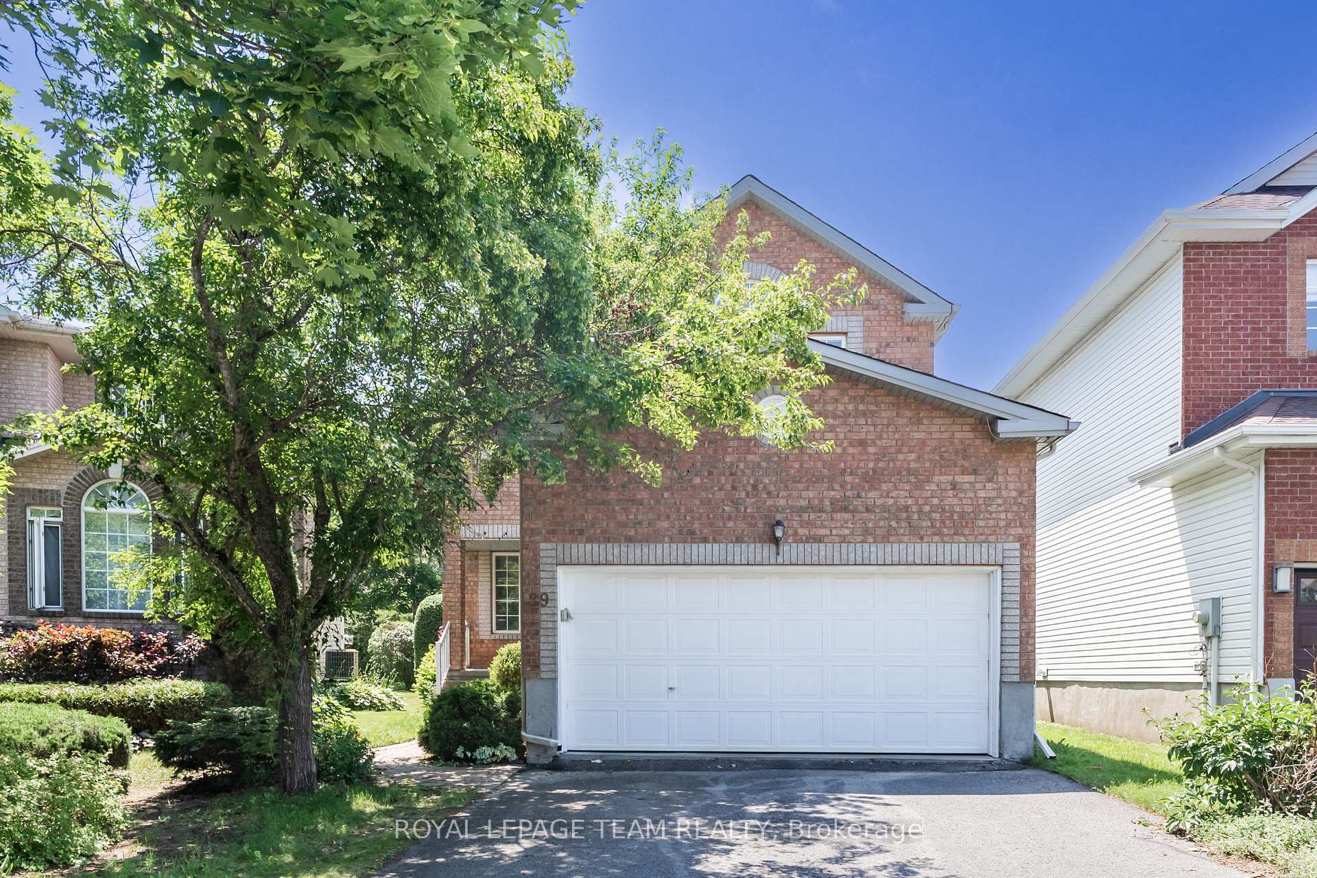 29 Keno Way Ottawa Ontario Canada Sale residential Christiane Lafleur RE/MAX HALLMARK REALTY GROUP Brokerage *