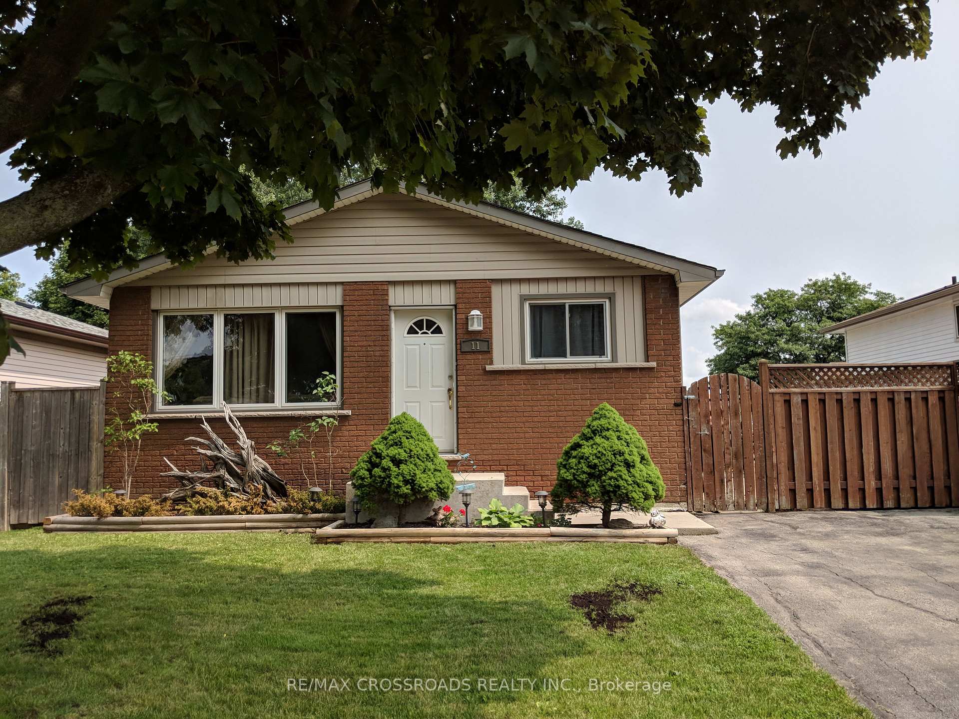 11 Lawnhurst Drive Hamilton Ontario Canada Rent residential ISAAC HAN RE/MAX CROSSROADS REALTY INC. Brokerage