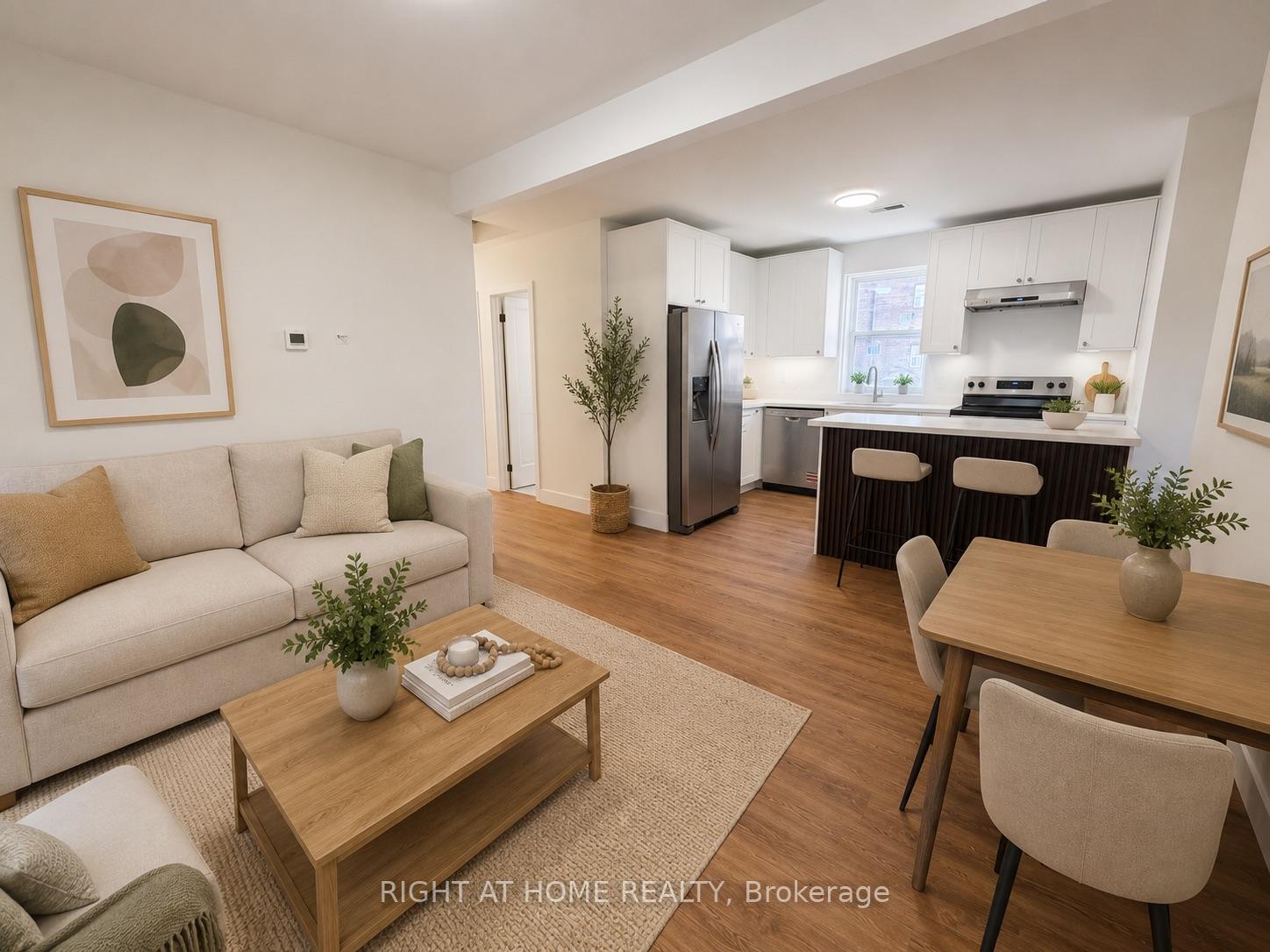 Upper - 300 South Kingsway Toronto Ontario Canada Rent residential Fari Madani Right at Home Realty, Brokerage*