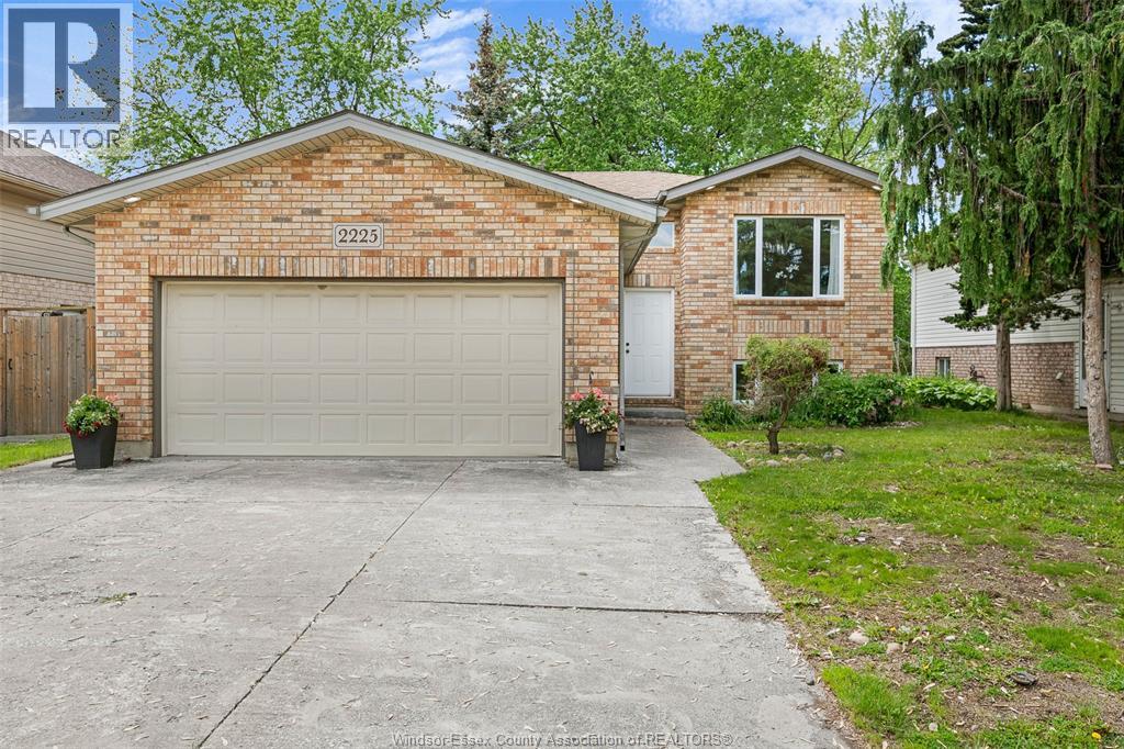 2225 LONGFELLOW AVENUE Windsor Ontario Canada Sale residential Nevena Malivuk Right at Home Realty, Brokerage*