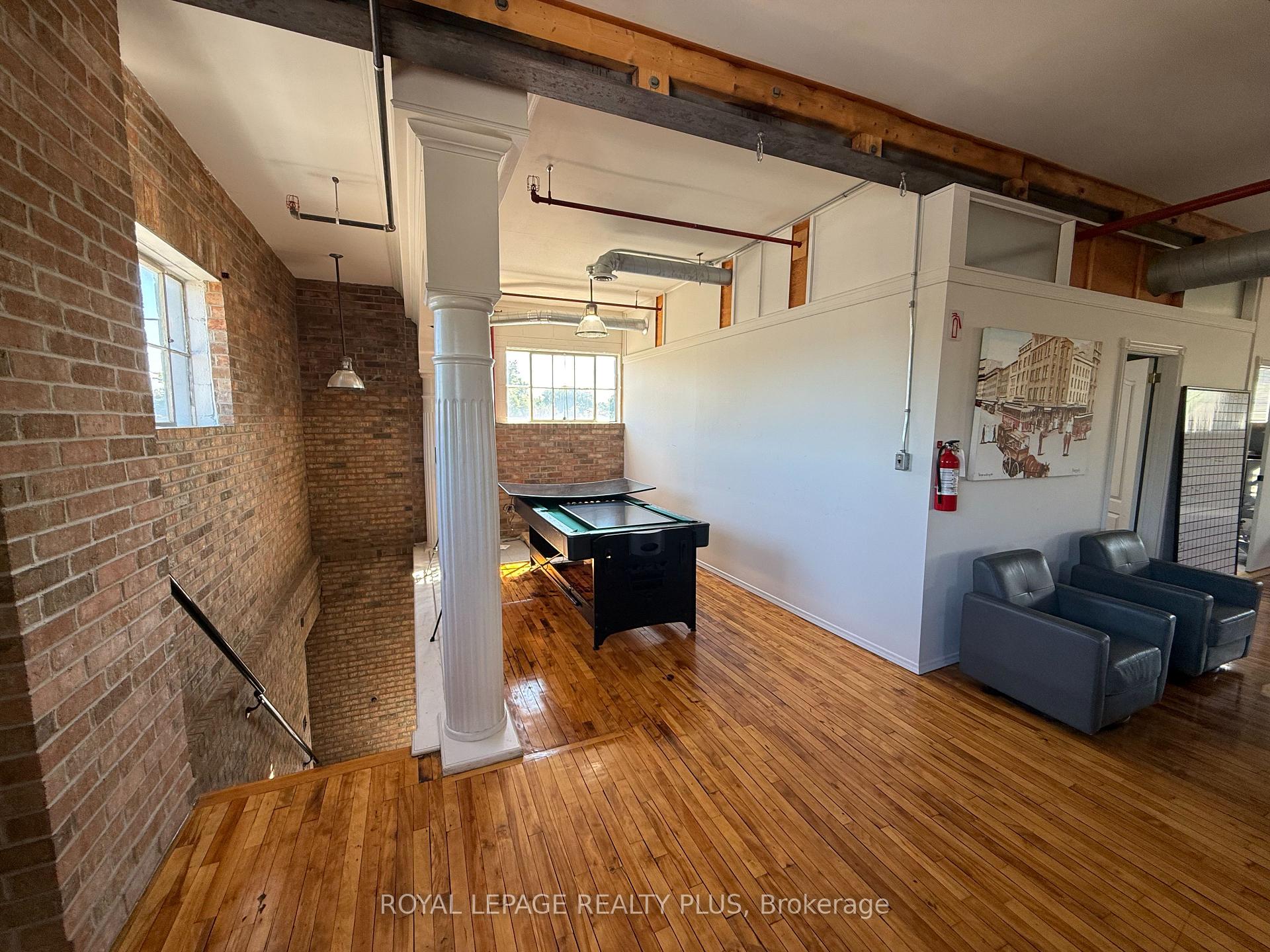 2 - 1099 Edgeleigh Avenue Mississauga Ontario Canada Lease commercial Judi Lloyd Royal LePage Realty Plus, Brokerage*
