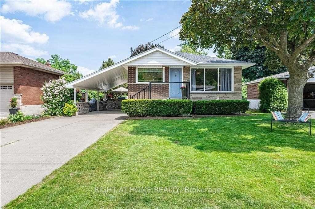 118 Briarwood Crescent Hamilton Ontario Canada Rent residential Jude Rahmouni Right at Home Realty, Brokerage*