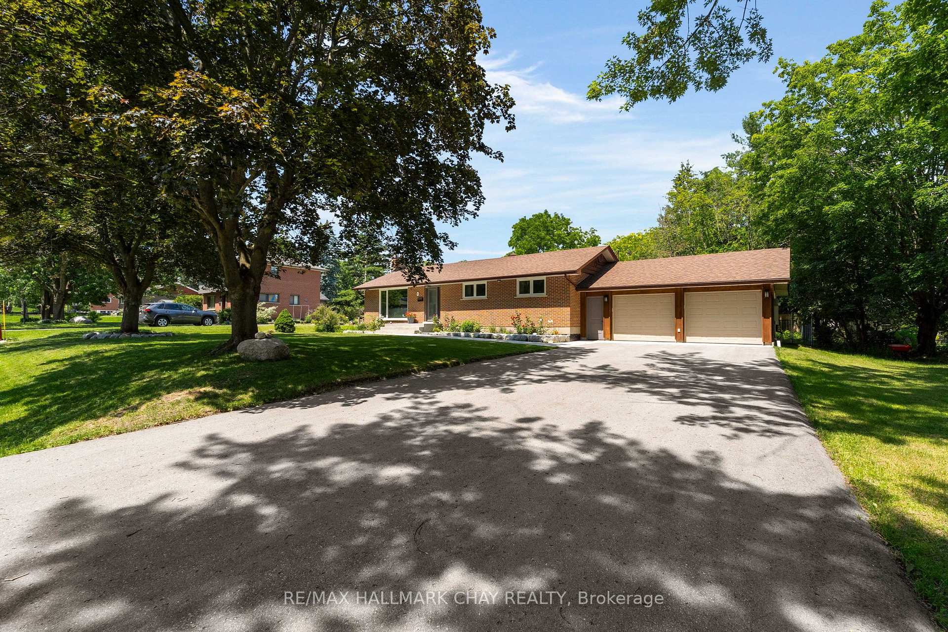 12 Francis Road Orillia Ontario Canada Sale residential Deanna Cerovina RE/MAX Hallmark Chay Realty, Brokerage