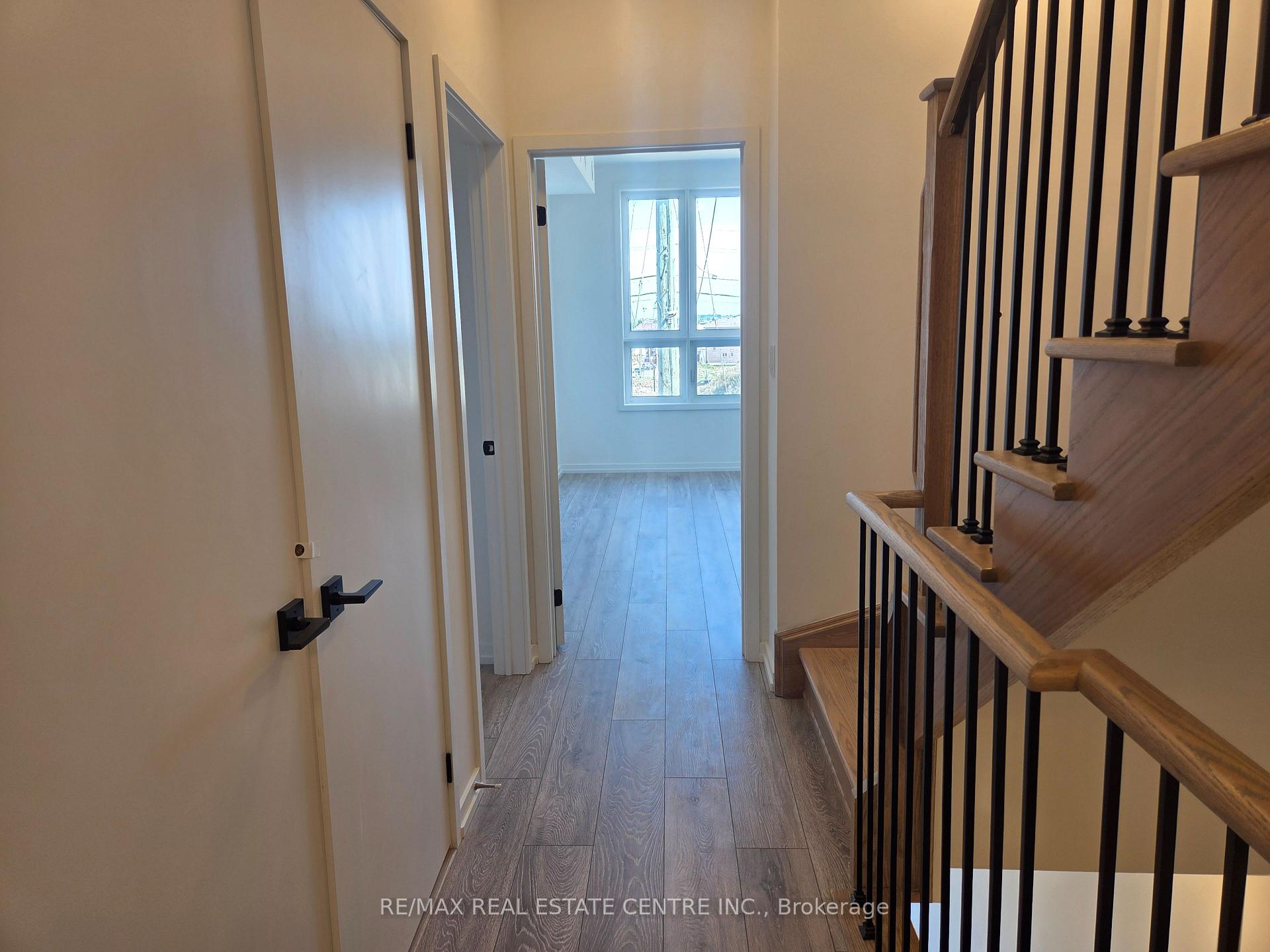 7 - 16 Lytham Green Circle Newmarket Ontario Canada Rent residential Vik Mehmi RE/MAX Real Estate Centre Inc., Brokerage *