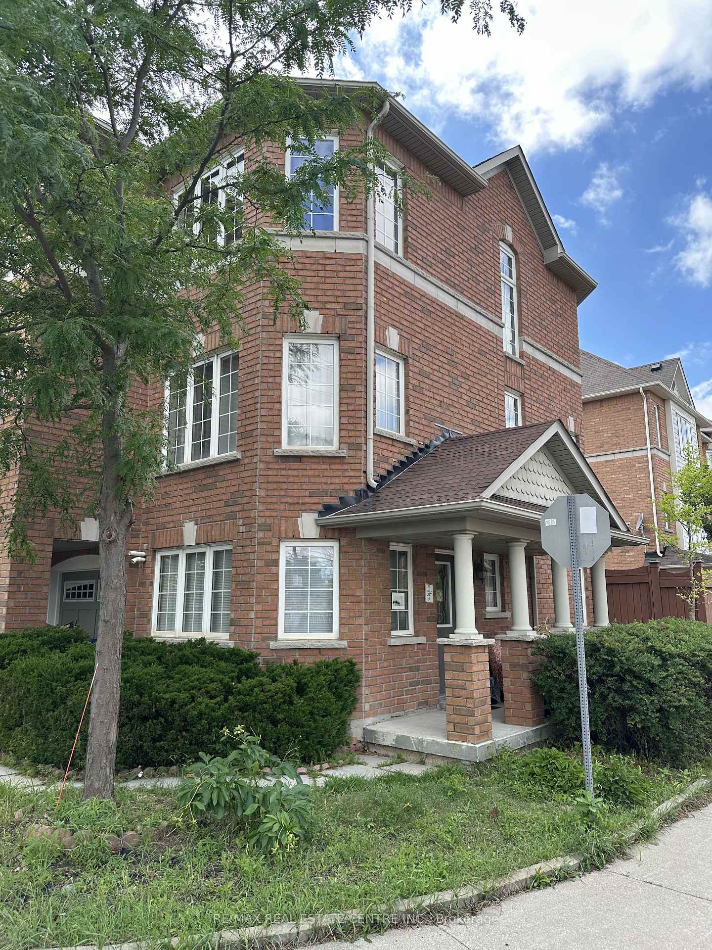 1A - 29 October Place Brampton Ontario Canada Rent residential Violetta Konewka RE/MAX Real Estate Centre Inc., Brokerage*