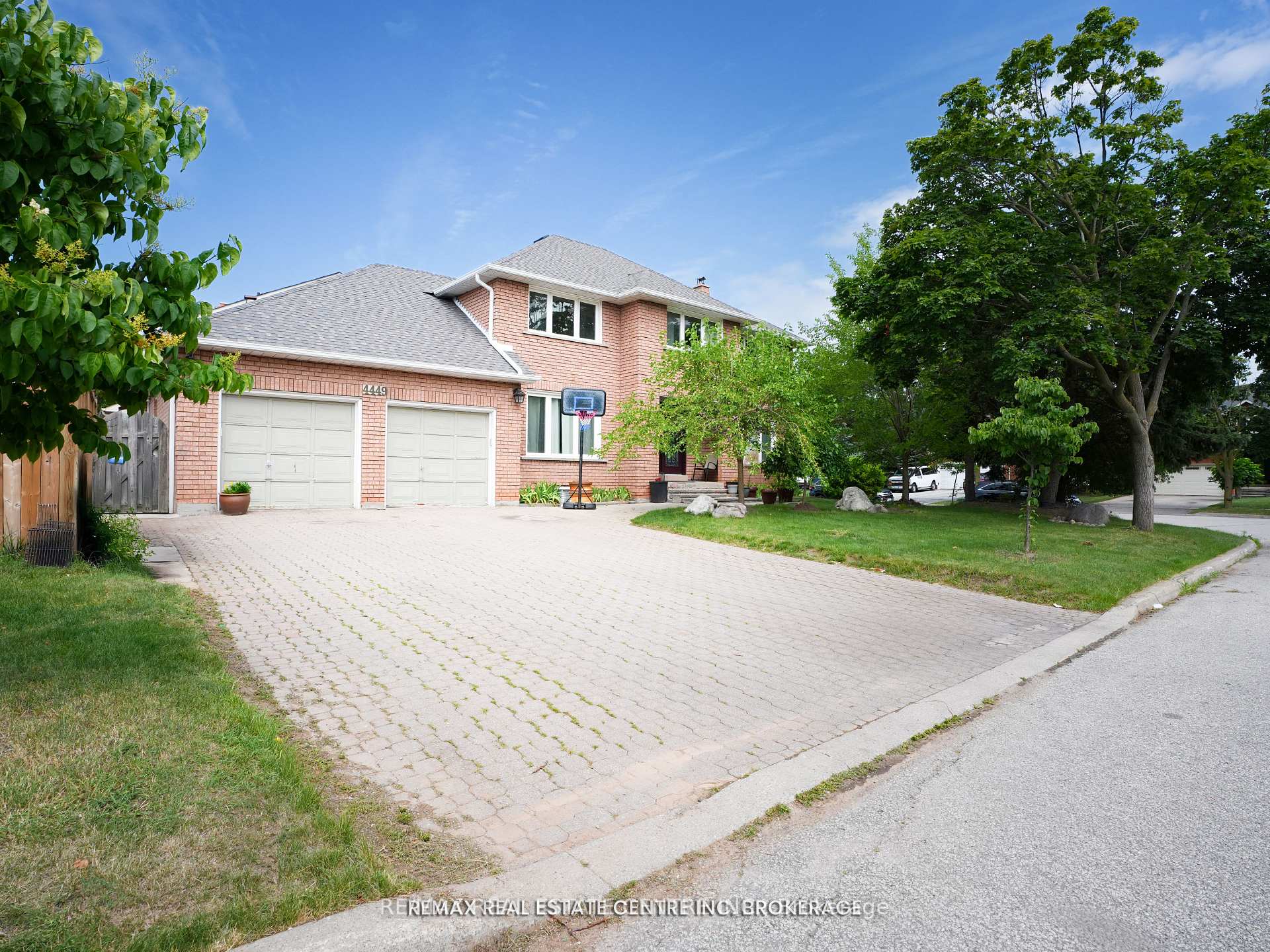 4449 Idlewilde Crescent Mississauga Ontario Canada Sale residential Violetta Konewka RE/MAX Real Estate Centre Inc., Brokerage*