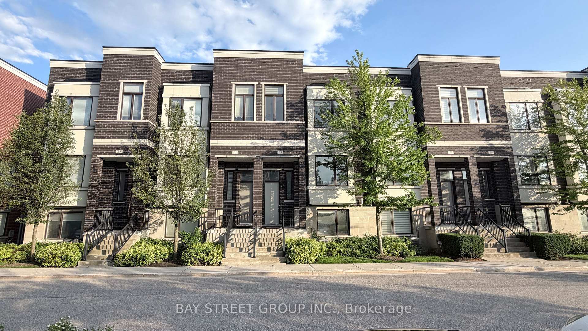 29 Lafferty Lane Richmond Hill Ontario Canada Sale residential TATIANA ROLINSKY Re/Max YOUR COMMUNITY REALTY