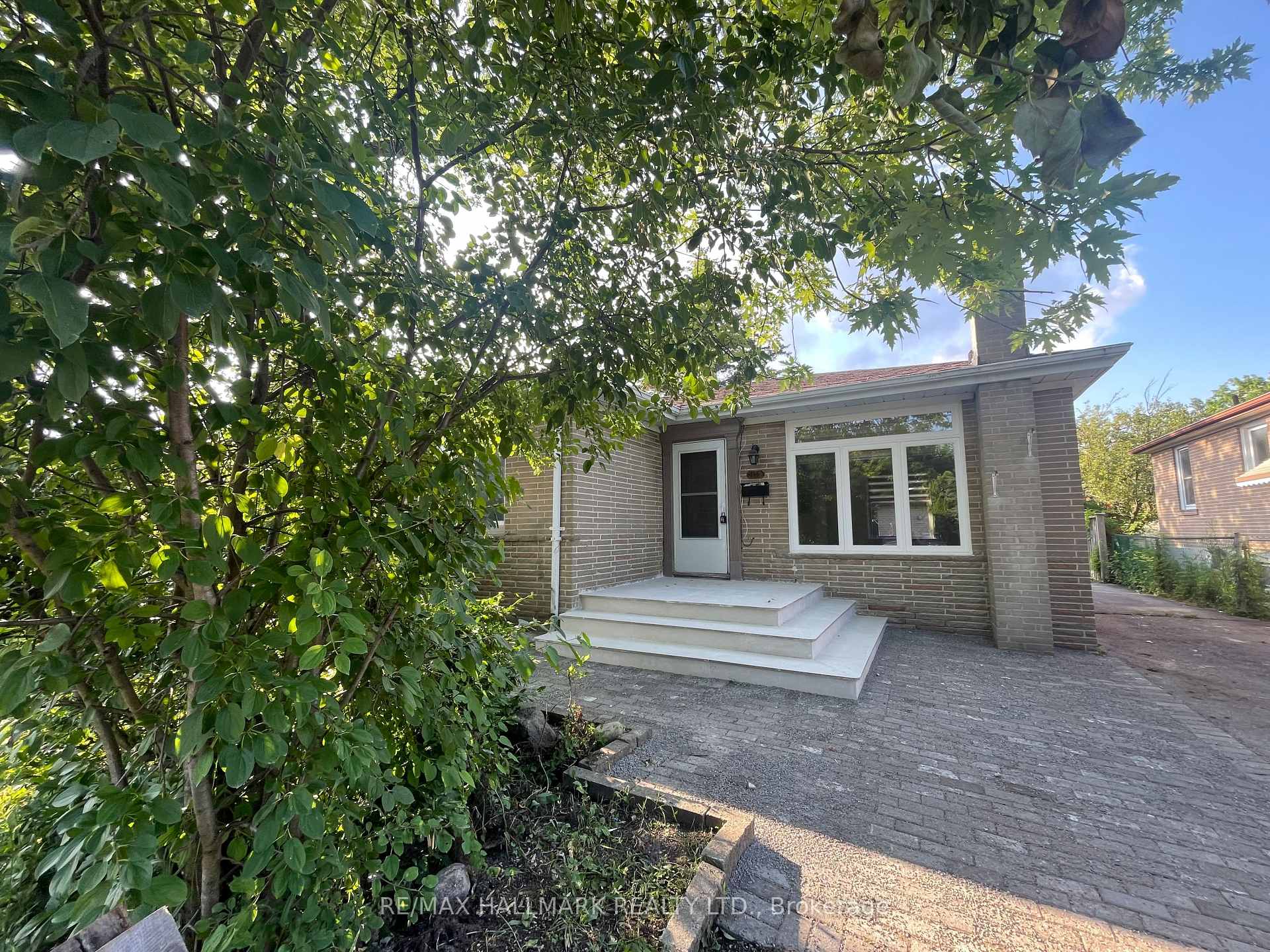 Main Floor - 116 Cartier Crescent Richmond Hill Ontario Canada Rent residential Ramin Nickpor RE/MAX Hallmark Realty Ltd., Brokerage *