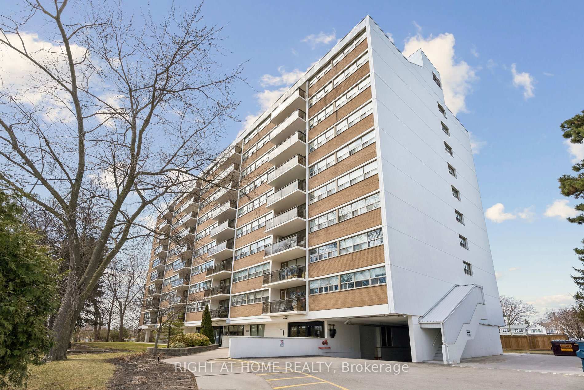 207 - 212 Kerr Street Oakville Ontario Canada Sale residential Phil Brown Right at Home Realty, Brokerage*