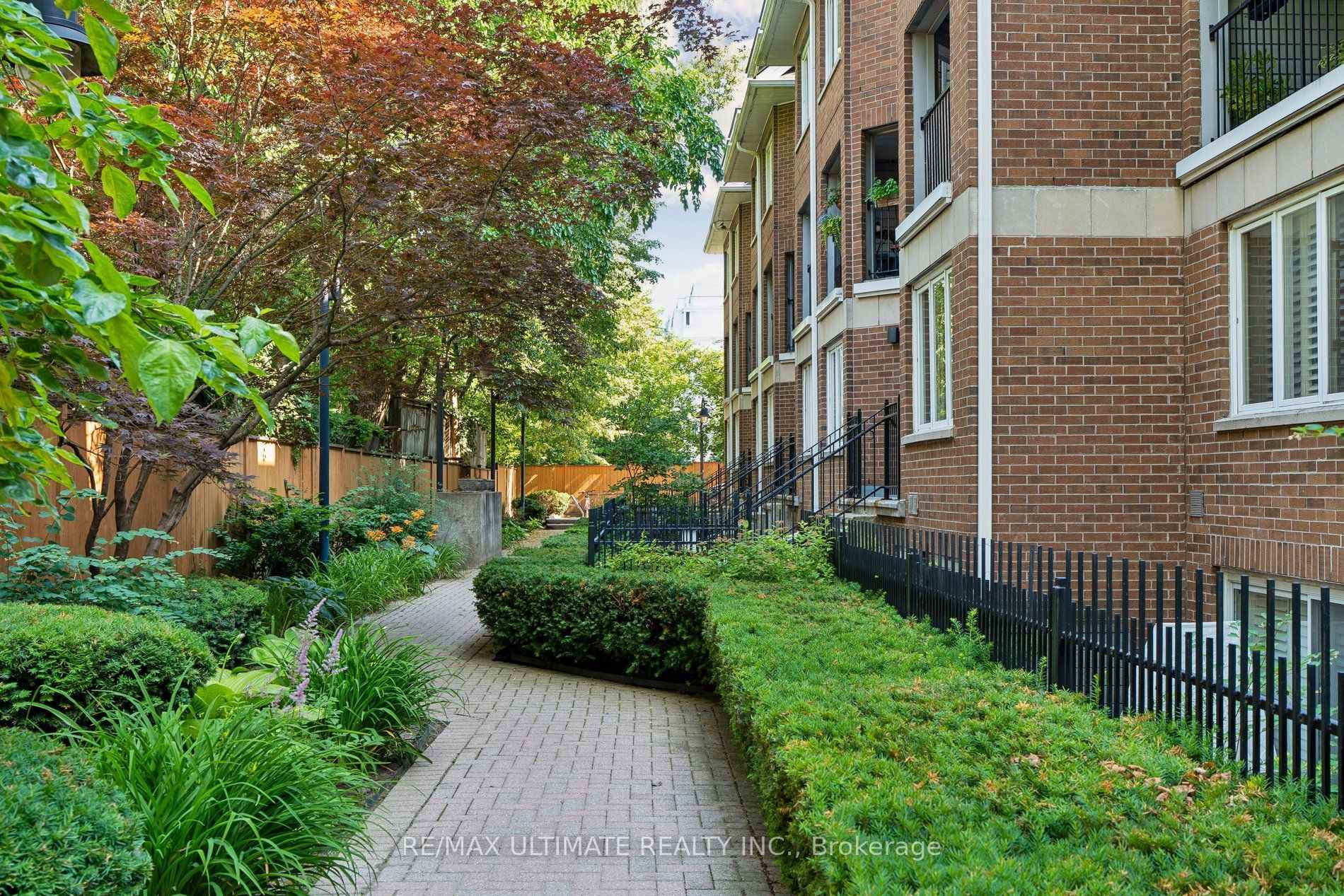 25 - 217 St. George Street Toronto Ontario Canada Sale residential Gilbert Lopes RE/MAX Ultimate Realty, Brokerage *