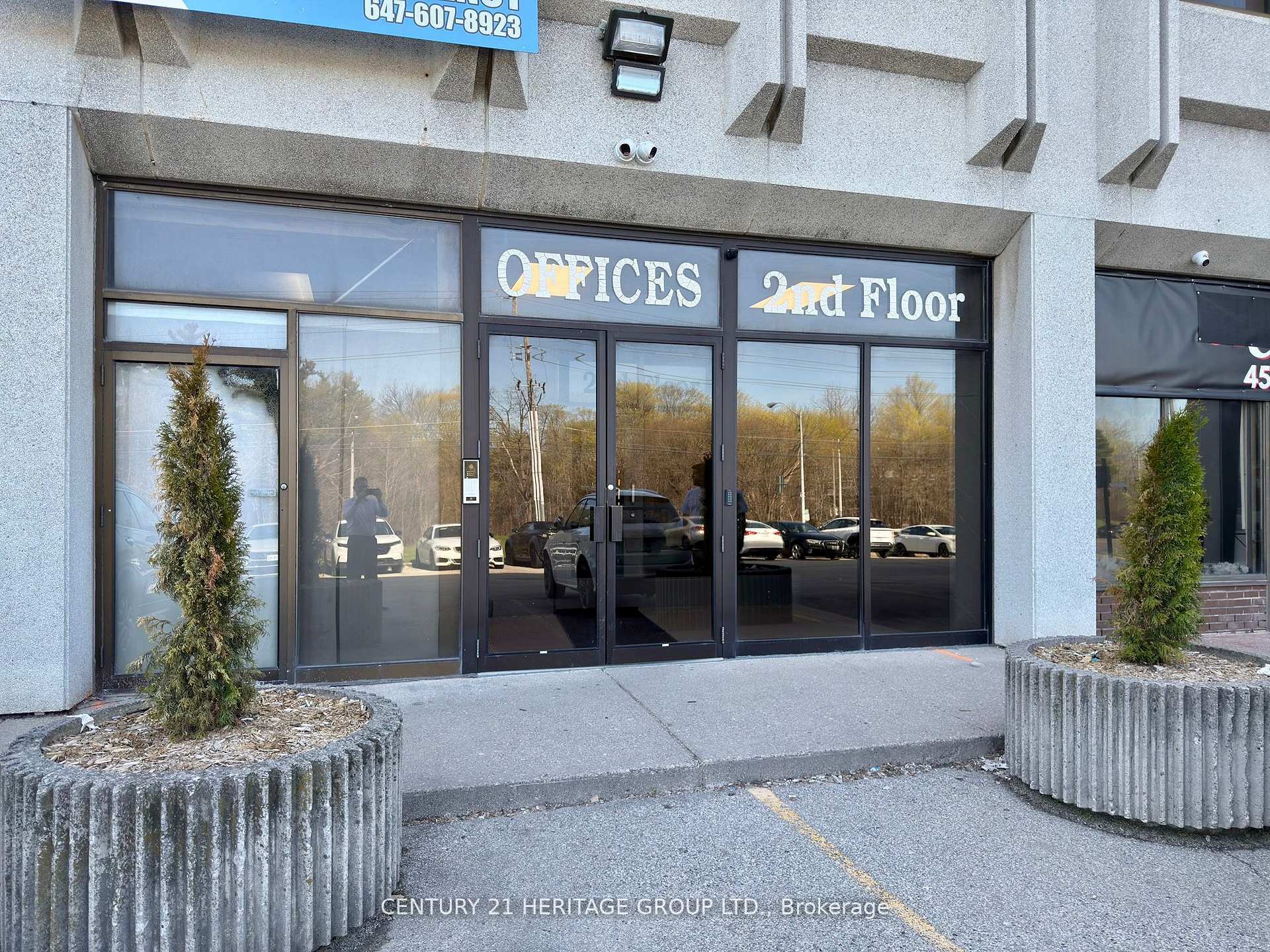 208 A - 4544 Dufferin Street Toronto Ontario Canada Lease commercial NAWEL  SETH TRAIL BLAZERS REALTY Brokerage 