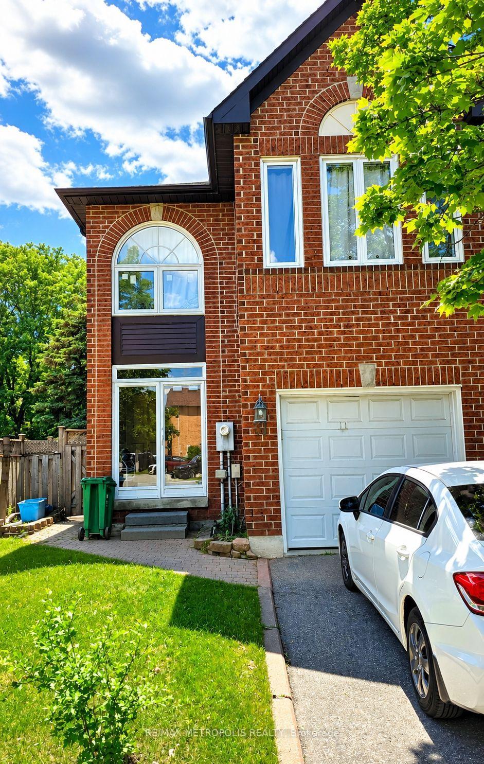 31 Goldenlight Circle Brampton Ontario Canada Rent residential   RE/MAX Metropolis Realty Brokerage*