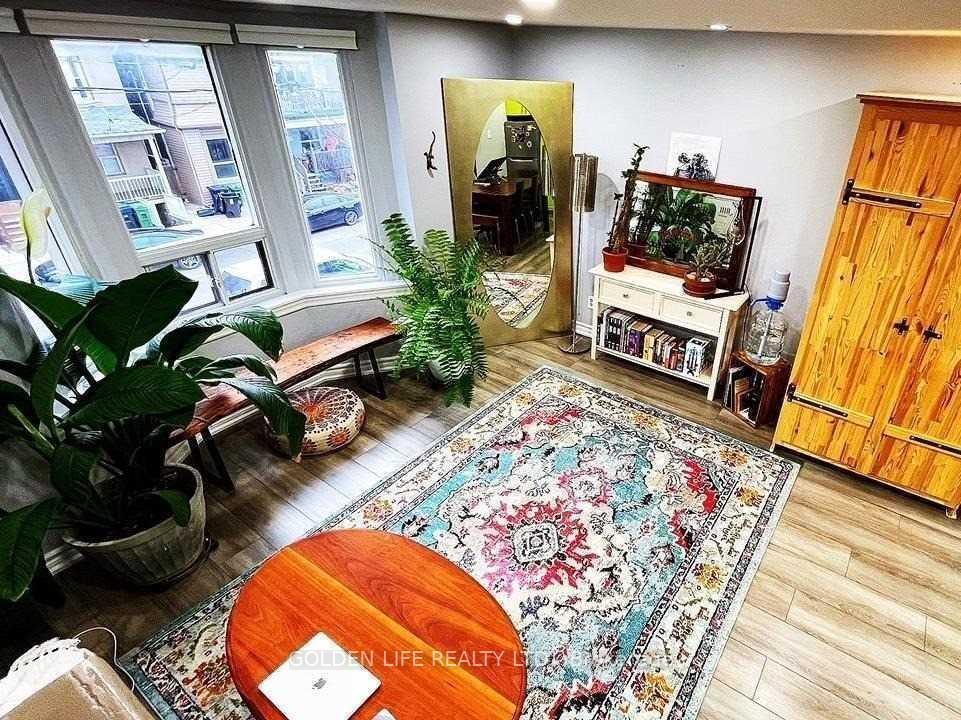 Upper - 786 Pape Avenue Toronto Ontario Canada Rent residential   Bruce Murray - Real Estate Homeward, Brokerage