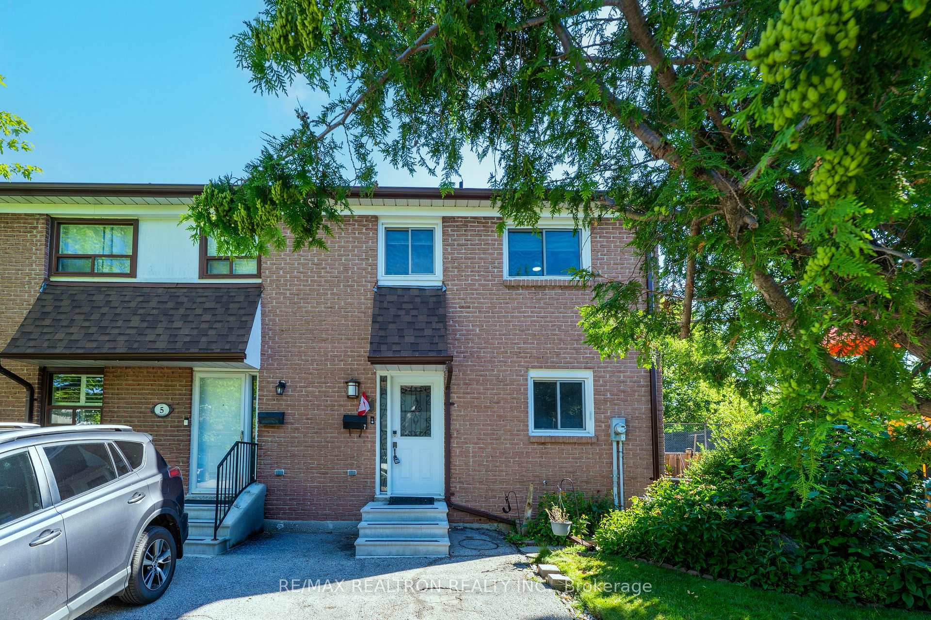 7 Spy Appleway Toronto Ontario Canada Sale residential Mehrdad Maghsoud RE/MAX Realtron Realty Inc., Brokerage*