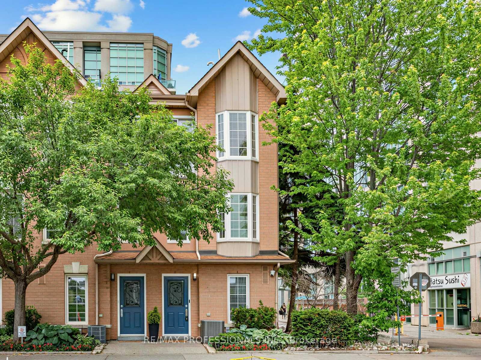 32 - 220 Manitoba Street Toronto Ontario Canada Sale residential Brian Pennington RE/MAX Professionals Inc., Brokerage *