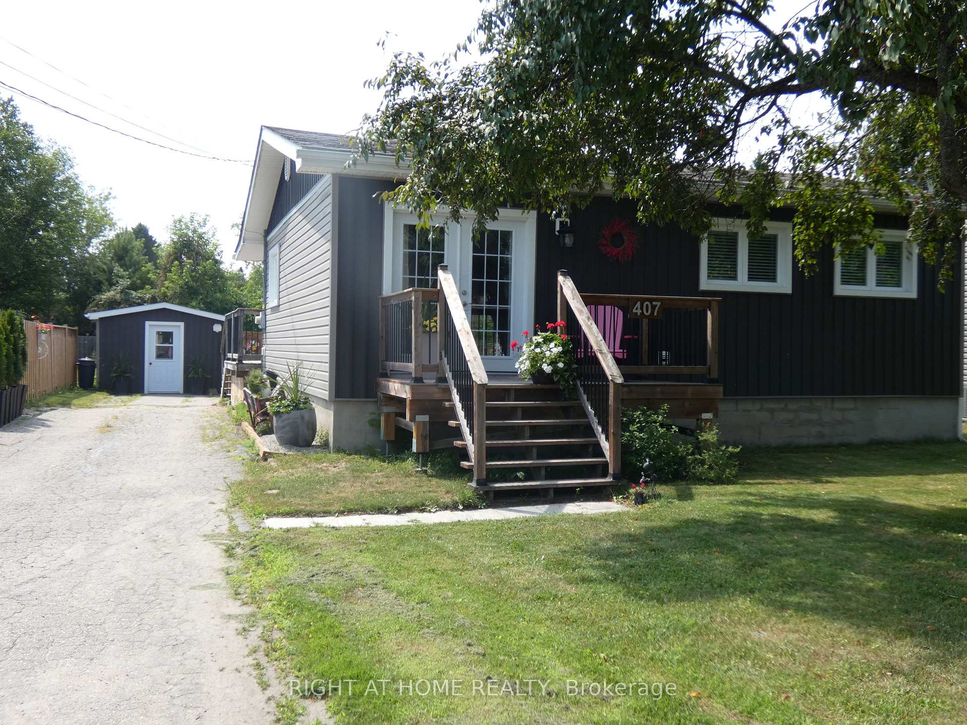 407 KING Street West Nipissing Ontario Canada Sale residential Gamini Bandara Right at Home Realty, Brokerage*