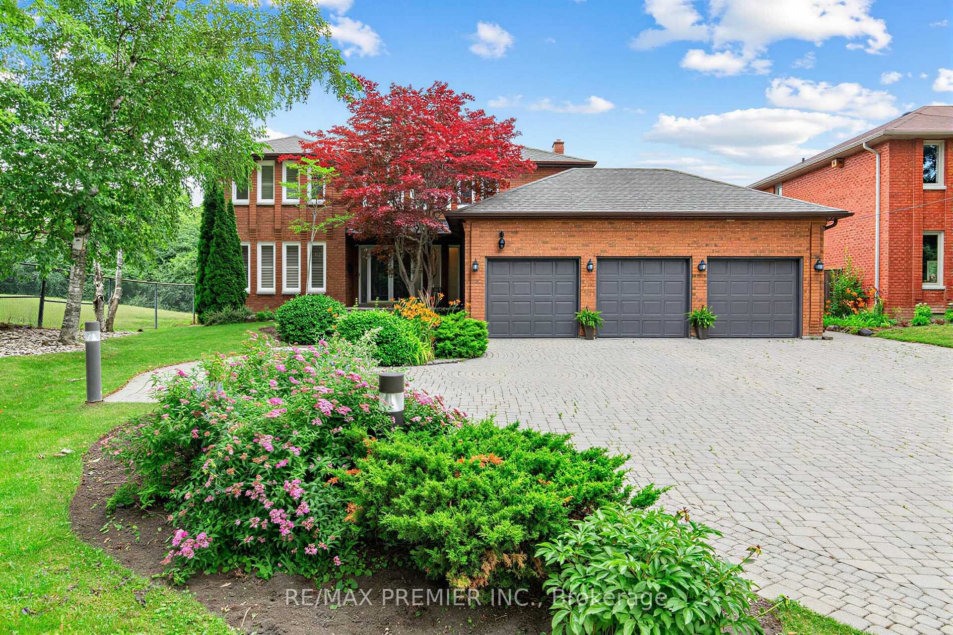 28 Bridgend Court S Vaughan Ontario Canada Sale residential LYUDMYLA AFANASIYADI RE/MAX PREMIER INC. Brokerage*