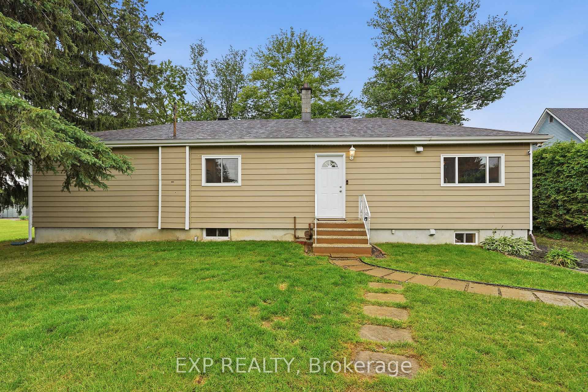 1876 Division Street Ottawa Ontario Canada Sale residential Angelika Rosato Right at Home Realty, Brokerage*