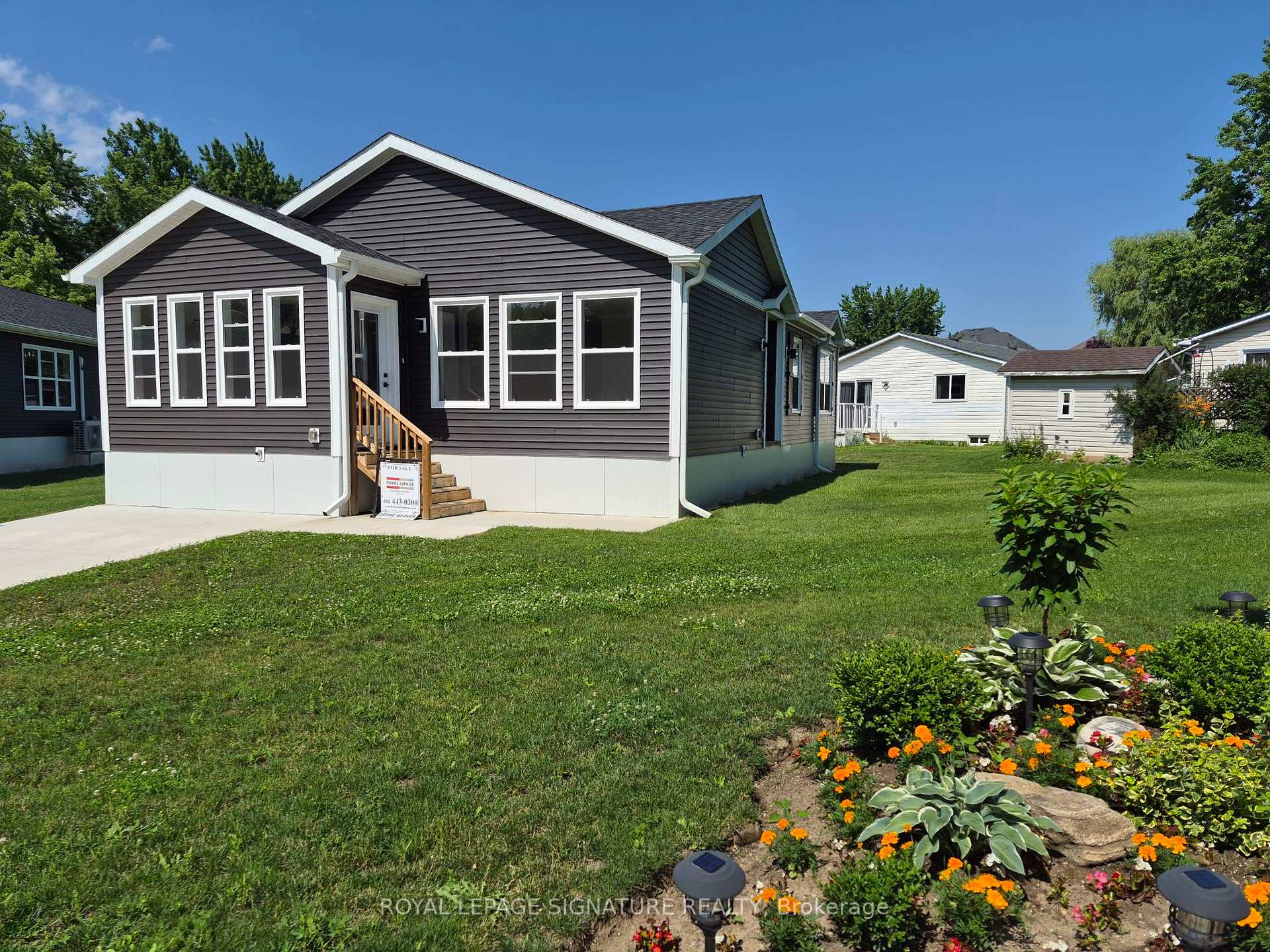 18 Briar Wood Place Innisfil Ontario Canada Sale residential Hussain Alhomairy Royal LePage Signature Realty, Brokerage