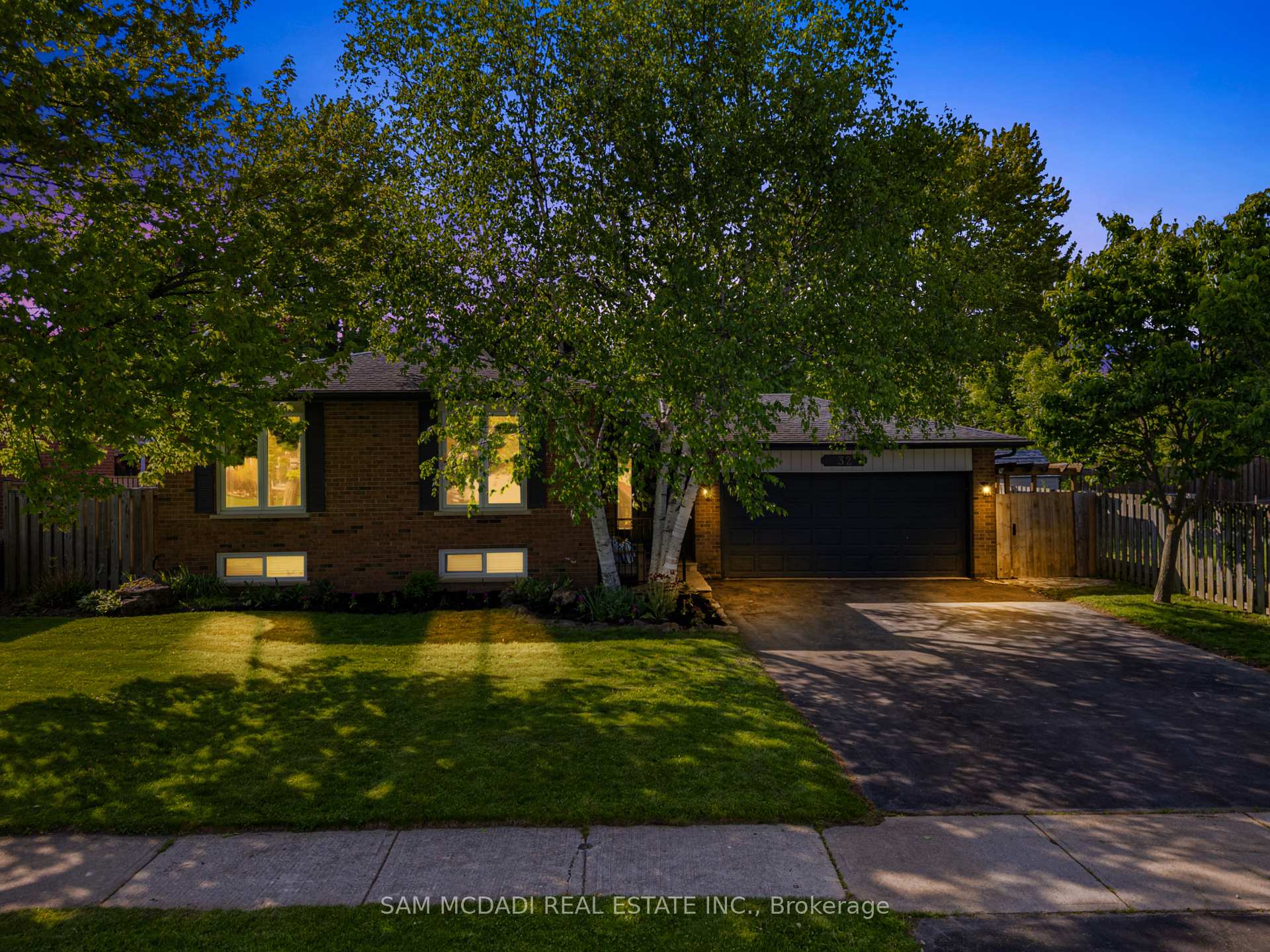32 Milverton Close Hamilton Ontario Canada Sale residential Yama Saighani Kingsway Real Estate, Brokerage