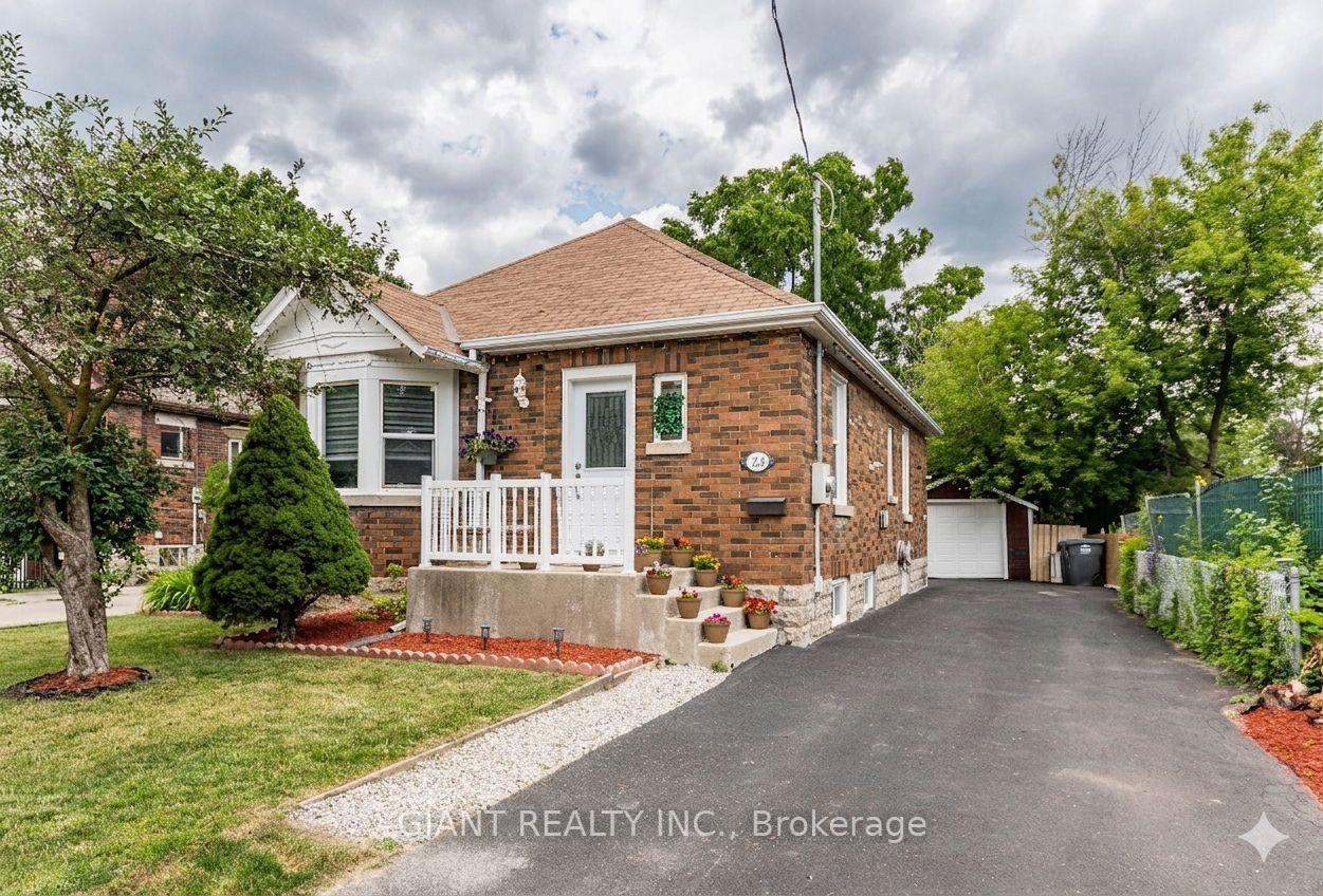 22 West Street W Brampton Ontario Canada Sale residential Ashok Chauhan HomeLife Superstars Real Estate Ltd., Brokerage*