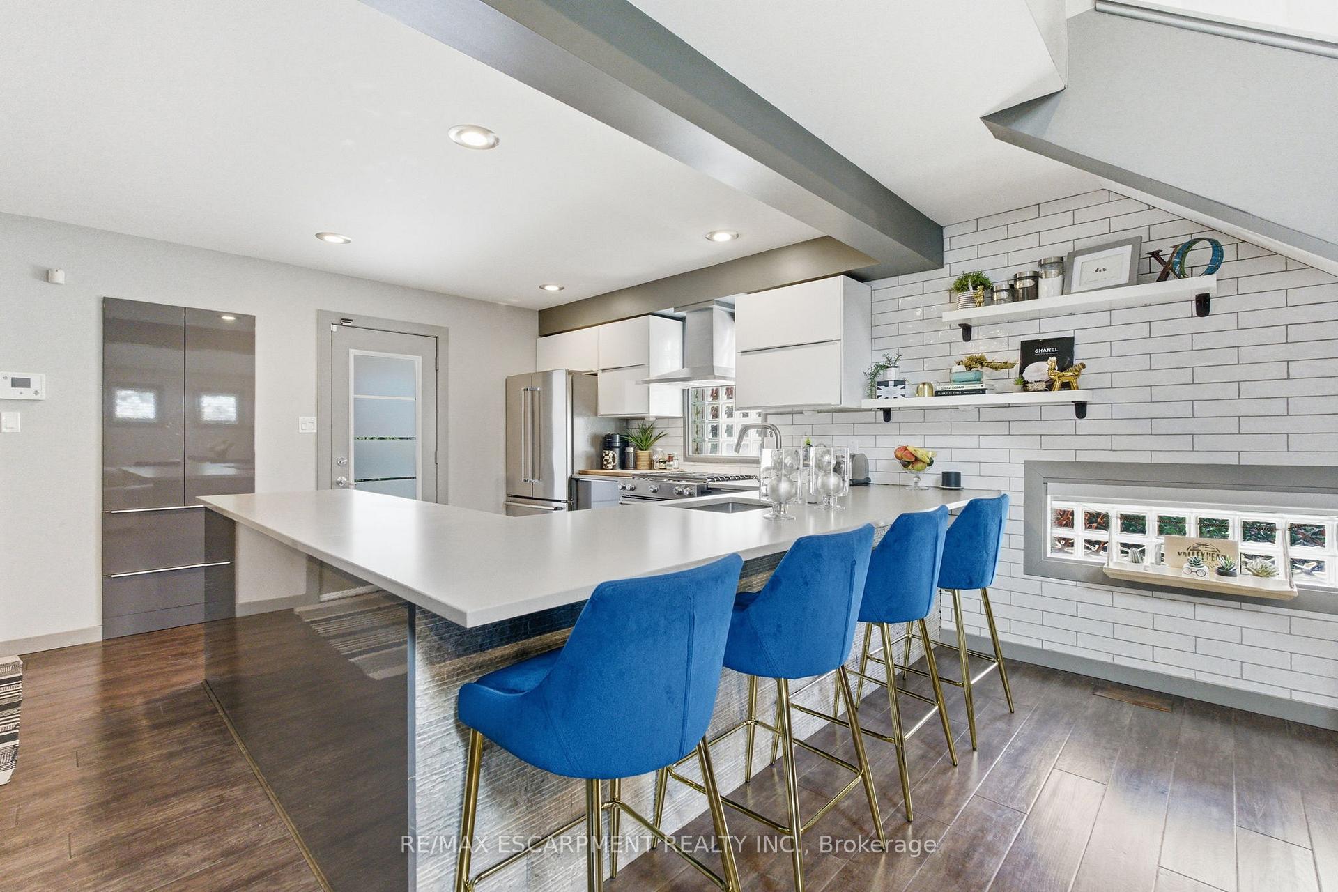 10 Rockhaven Lane Hamilton Ontario Canada Sale residential Yama Saighani Kingsway Real Estate, Brokerage