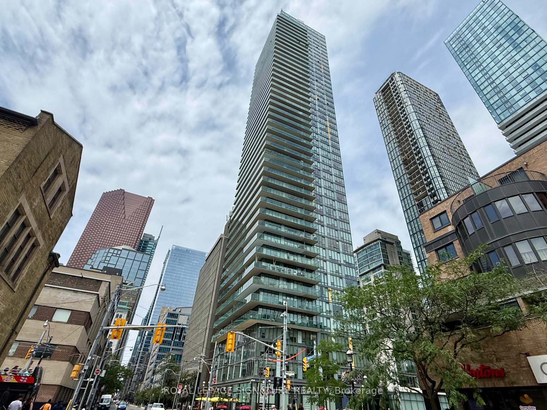3204 - 33 Lombard Street Toronto Ontario Canada Rent residential Luke Chang Royal LePage Signature Realty, Brokerage *
