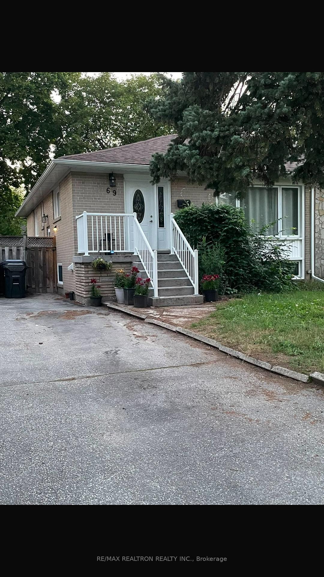 69 Pintail Crescent Toronto Ontario Canada Sale residential Mehrdad Maghsoud RE/MAX Realtron Realty Inc., Brokerage*