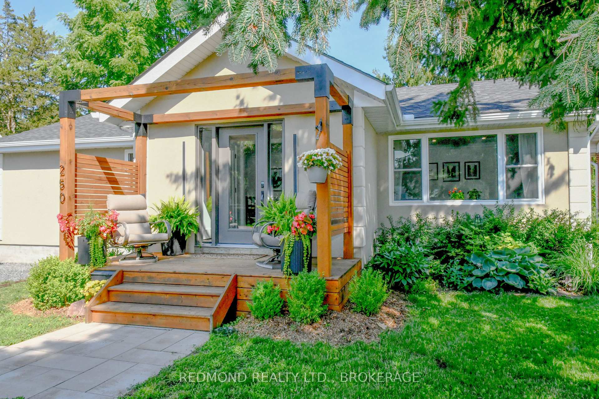 250 Wellington Street Gananoque Ontario Canada Sale residential   Redmond Realty Ltd. Brokerage