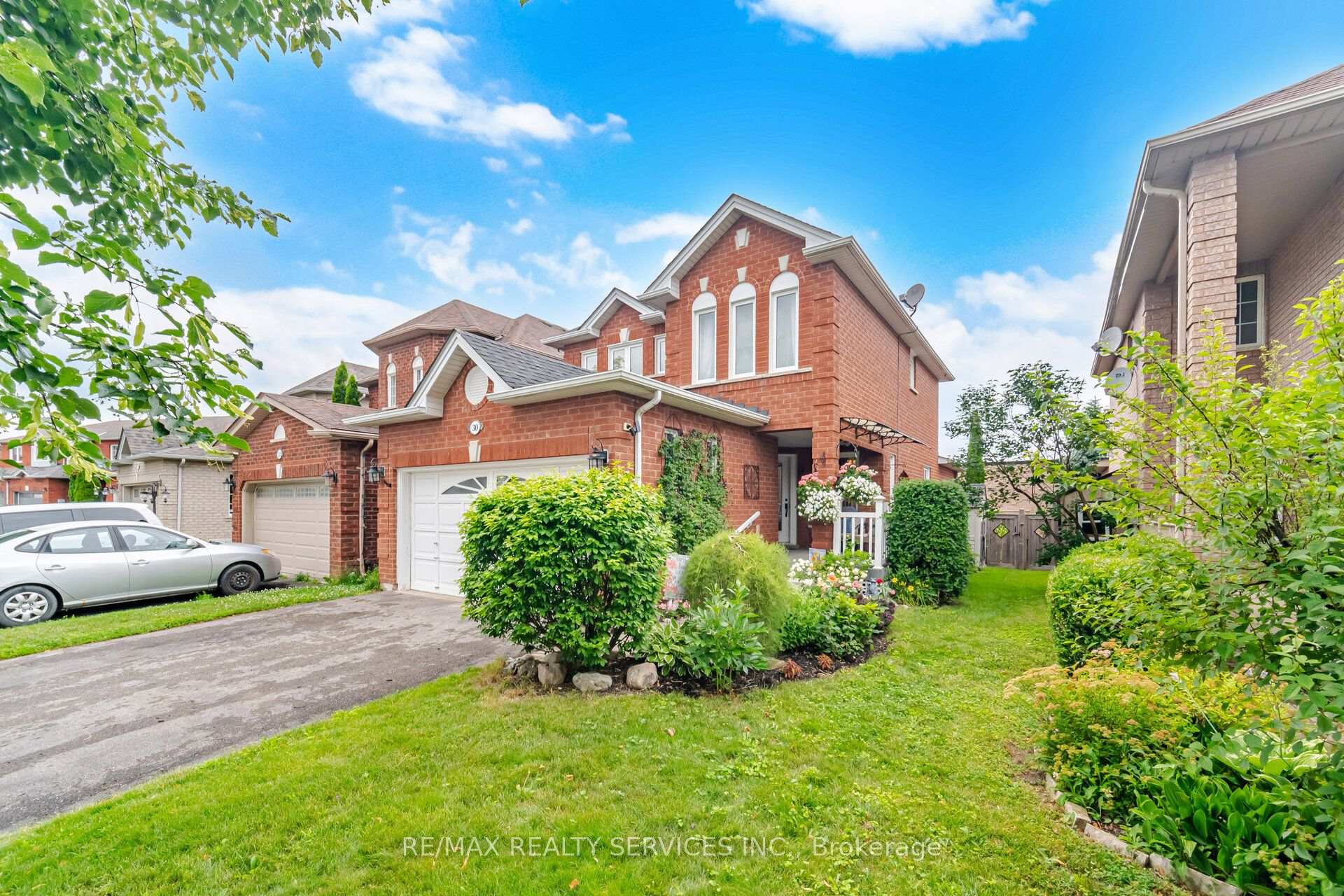 30 Henderson Crescent New Tecumseth Ontario Canada Sale residential Gary Bhinder RE/MAX Realty Services Inc., Brokerage*