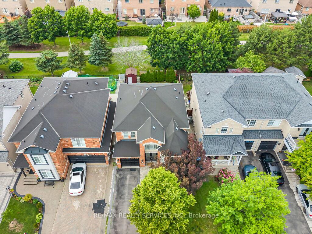 122 Dells Crescent Brampton Ontario Canada Sale residential Gary Bhinder RE/MAX Realty Services Inc., Brokerage*