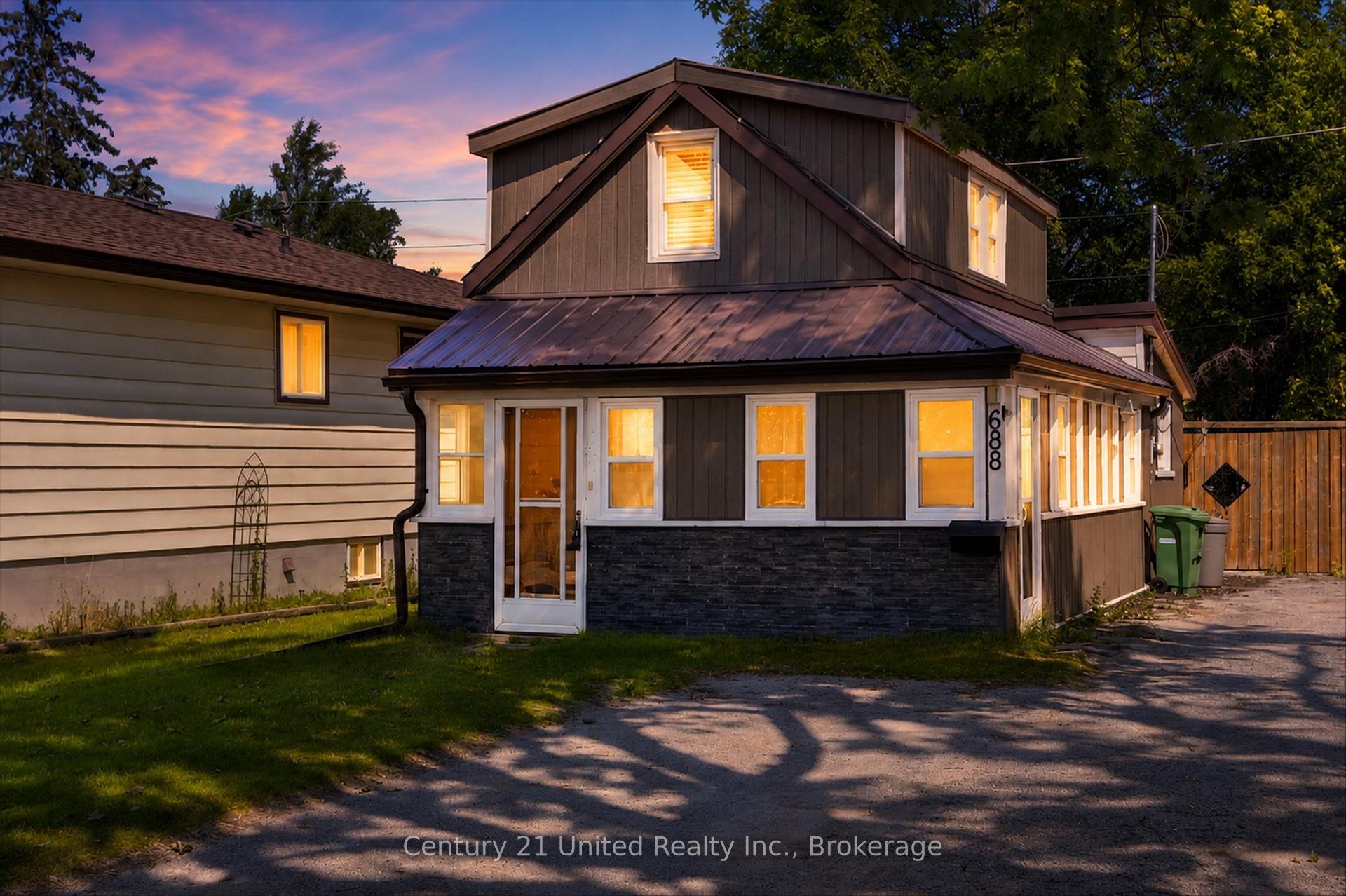 688 St Marys Street Peterborough Ontario Canada Sale residential   HomeLife Preferred Realty Inc., Brokerage*