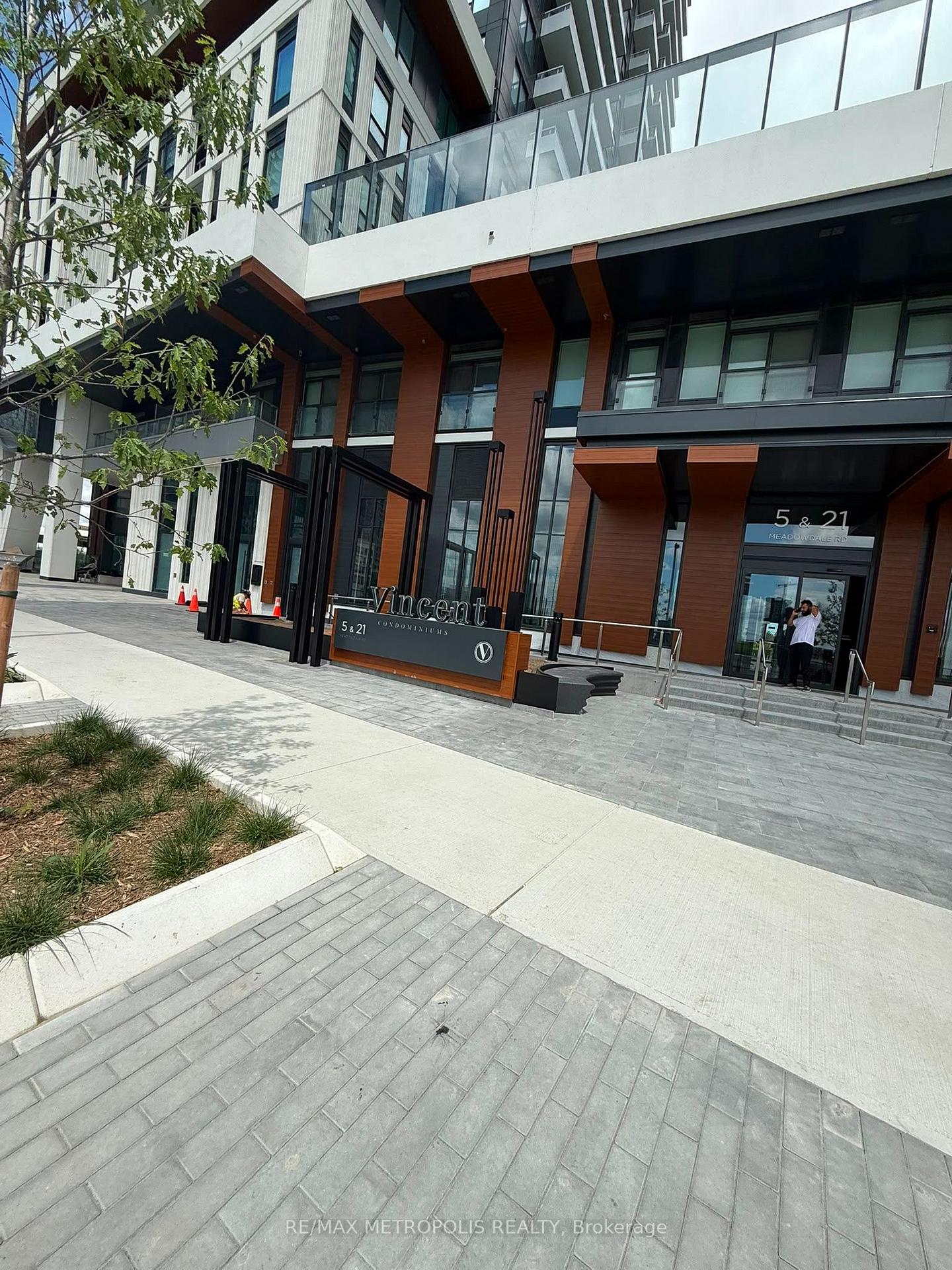 220 - 21 Meadowvale Road Vaughan Ontario Canada Rent residential Yvette Johnston RE/MAX Metropolis Realty Brokerage*