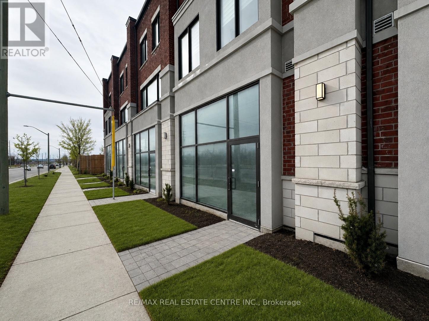 4 - 200 Dissette Street Bradford West Gwillimbury Ontario Canada Sale commercial Oliver Teekah RE/MAX Real Estate Centre Inc., Brokerage*