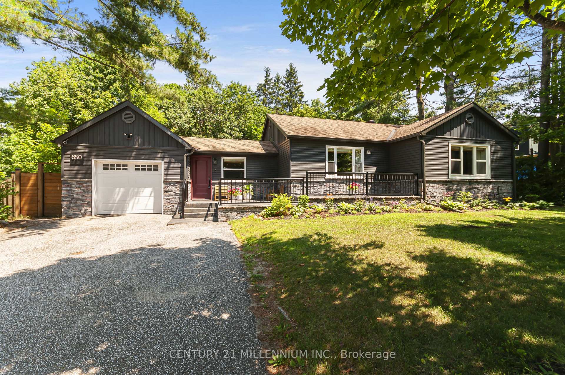 850 Muskoka Road N Gravenhurst Ontario Canada Sale residential Taeko Yamanouchi CENTURY 21 MILLENNIUM INC.