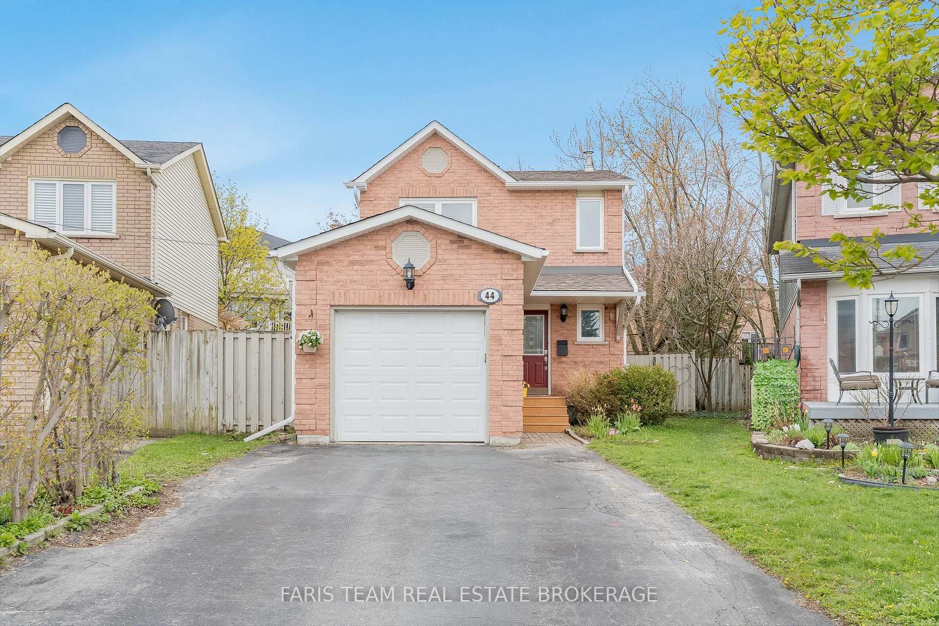 44 Hadden Crescent Barrie Ontario Canada Sale residential Jason Gavadza Keller Williams Referred Urban Realty, Brokerage*
