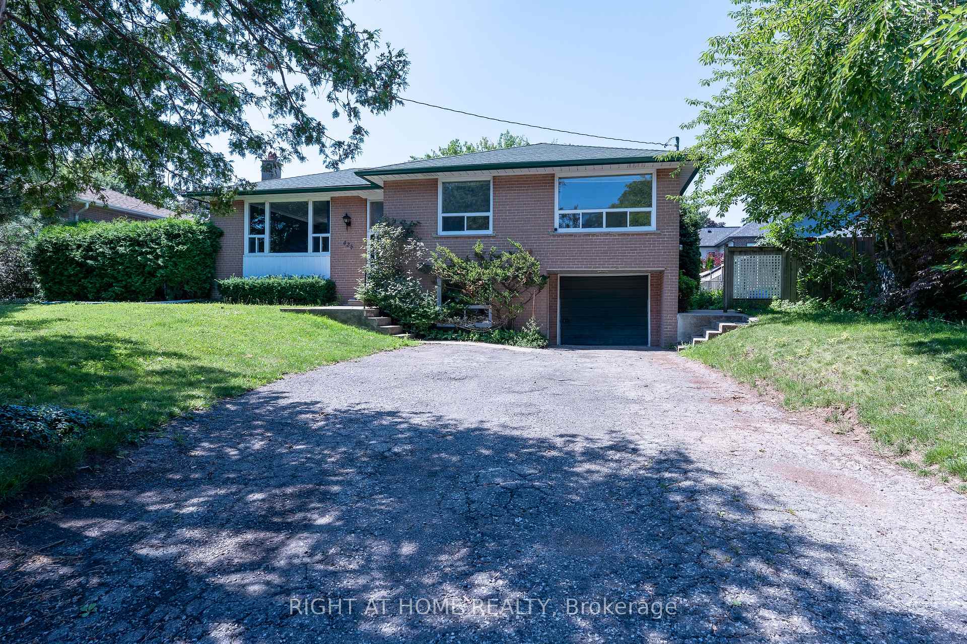 426 Seaton Drive Oakville Ontario Canada Rent residential Muhammad Khurram iCloud Realty Ltd. 