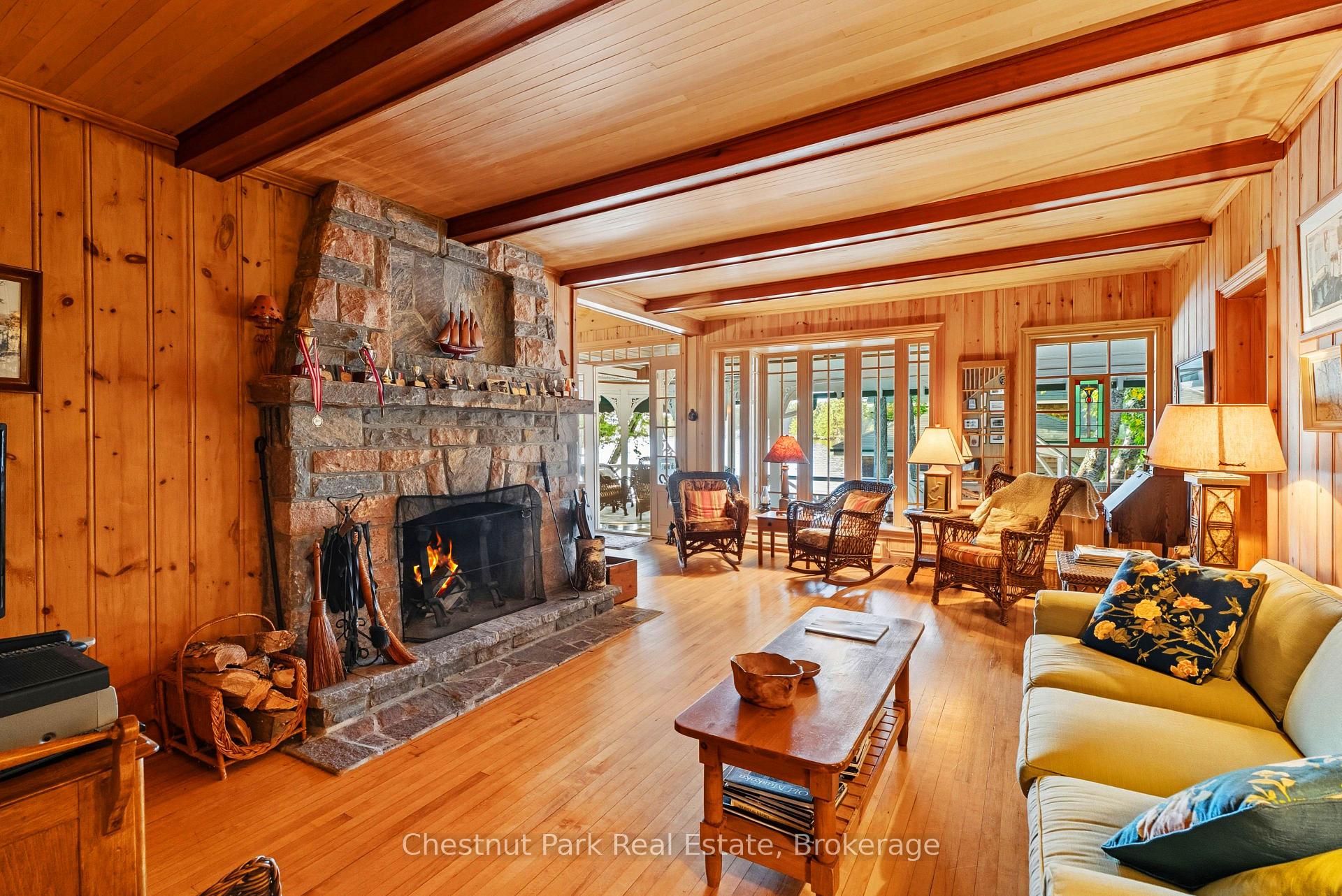 6 Bedroom Single Family Home/House's Image 26