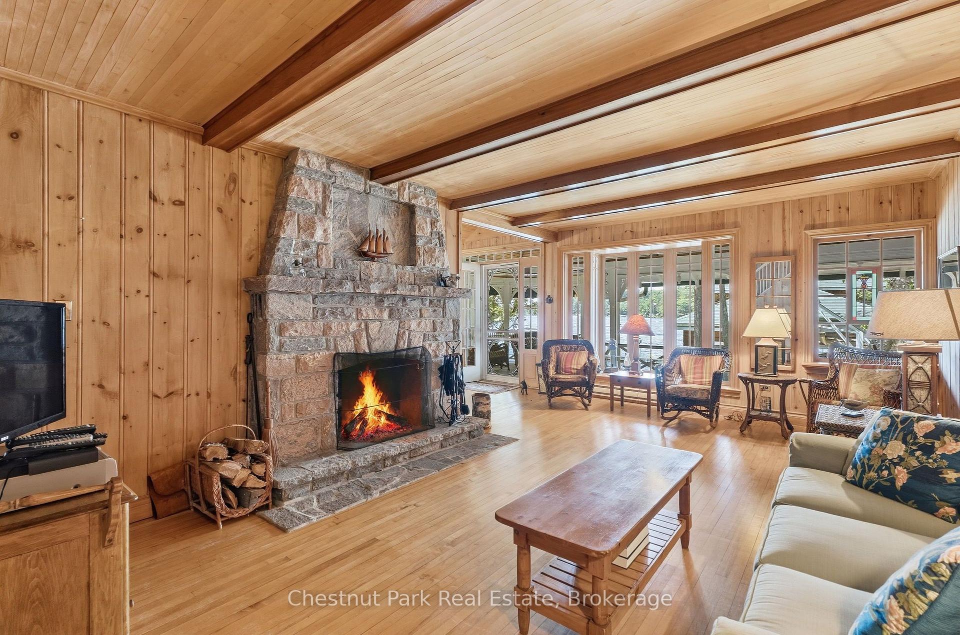 6 Bedroom Single Family Home/House's Image 6