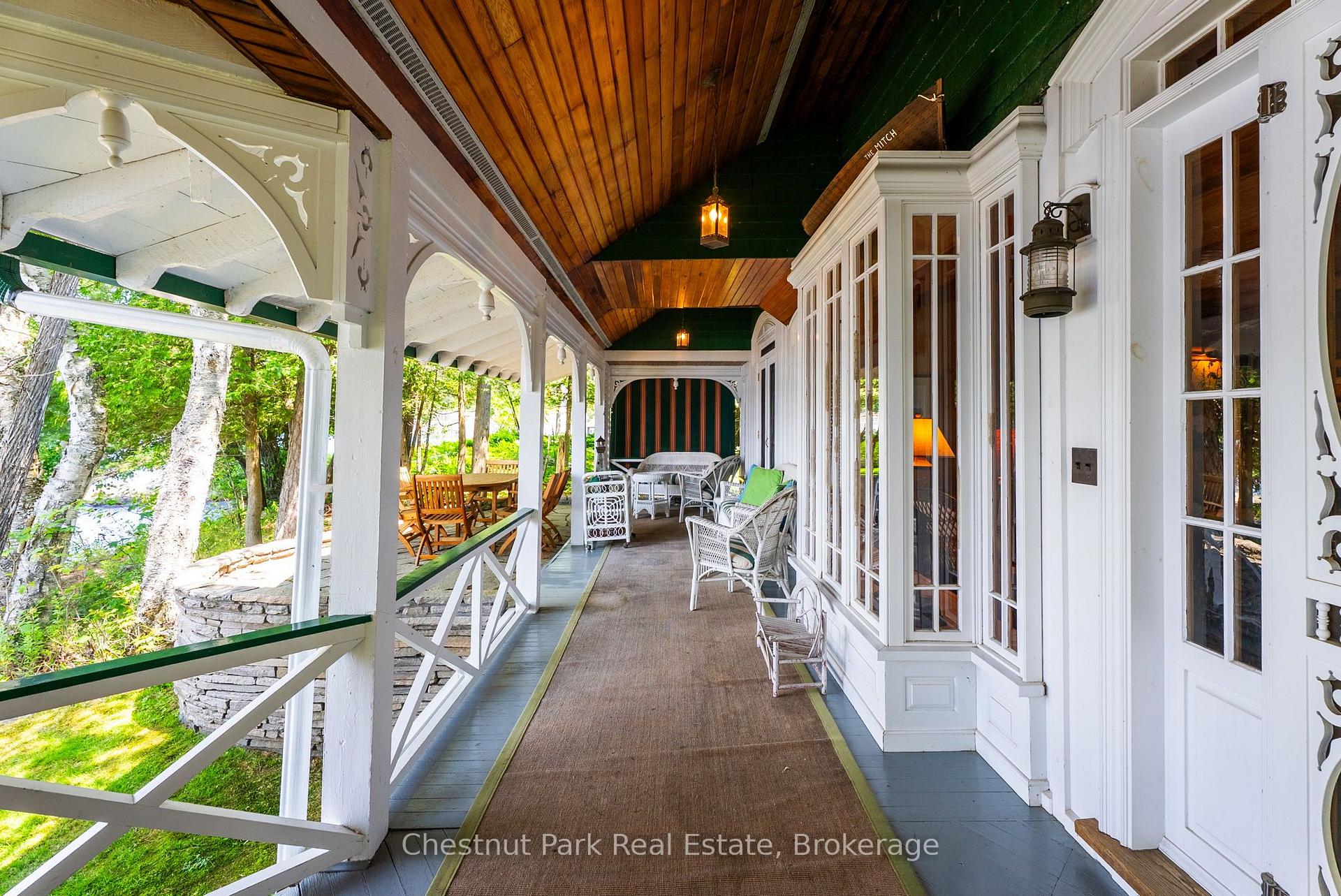 6 Bedroom Single Family Home/House's Image 4