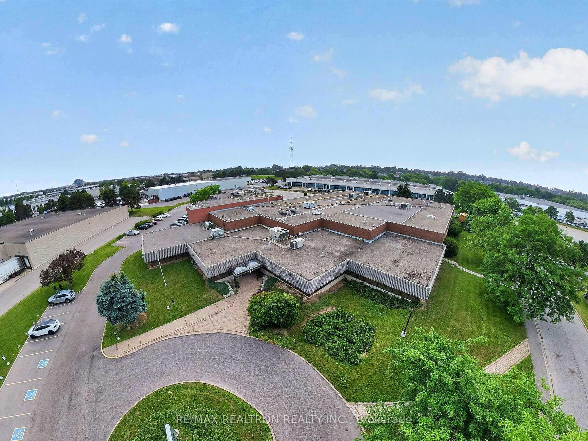 1851 Sandstone Manor Pickering Ontario Canada Lease commercial Thiru Nirahulan RE/MAX REALTRON REALTY INC., BROKERAGE*